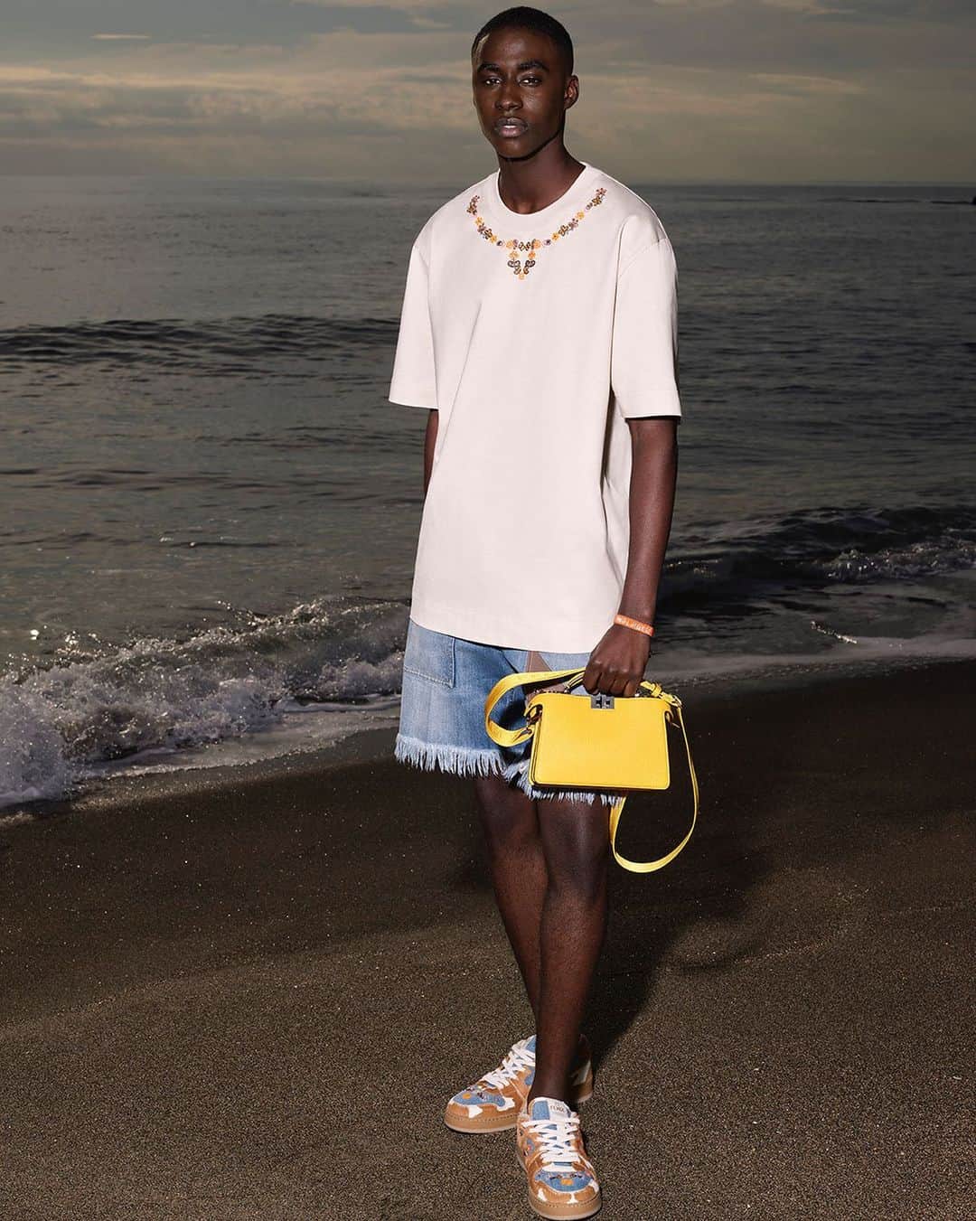 のインスタグラム：「The fun inherent in Fendi DNA is reflected in new colours of the #FendiPeekaboo XCross.  Artistic Director of Accessories and Menswear: @silviaventurinifendi  Artistic Director of Jewelry: @delfinadelettrez   Photography: @brunostaub  Styling: @ganio Makeup: @samiamohsein Hair: @ramoneyluv  Casting: @piergiorgio  Model: Cheikh Niang」