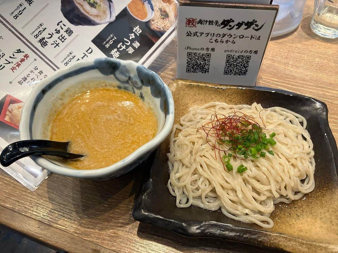 岡倫之さんのインスタグラム写真 - (岡倫之Instagram)「肉汁餃子のダンダダンの坦々つけ麺  坦々麺じゃが辛さよりも甘く感じた。 さっぱりしていて、麺が足りなく感じるぐらいスルスルと食べられる。 珍しい「アヒルの卵」はピータン状態になっていて美味かった。 珍味好きとして、余は満足じゃ。  #肉汁餃子のダンダダン  #アヒルの卵  #坦々つけ麺 #麺スタグラム #ラーメンインスタグラマー #ラーメン #らーめん #ラーメン大好き #プロレスラー #オーカーン #レスラー飯 #インスタフード #インスタフードグラマー #食レポ #食レポグラム  #ramen #japanesefood #japanesenoodles  #gourmet」4月15日 21時01分 - great_o_khan