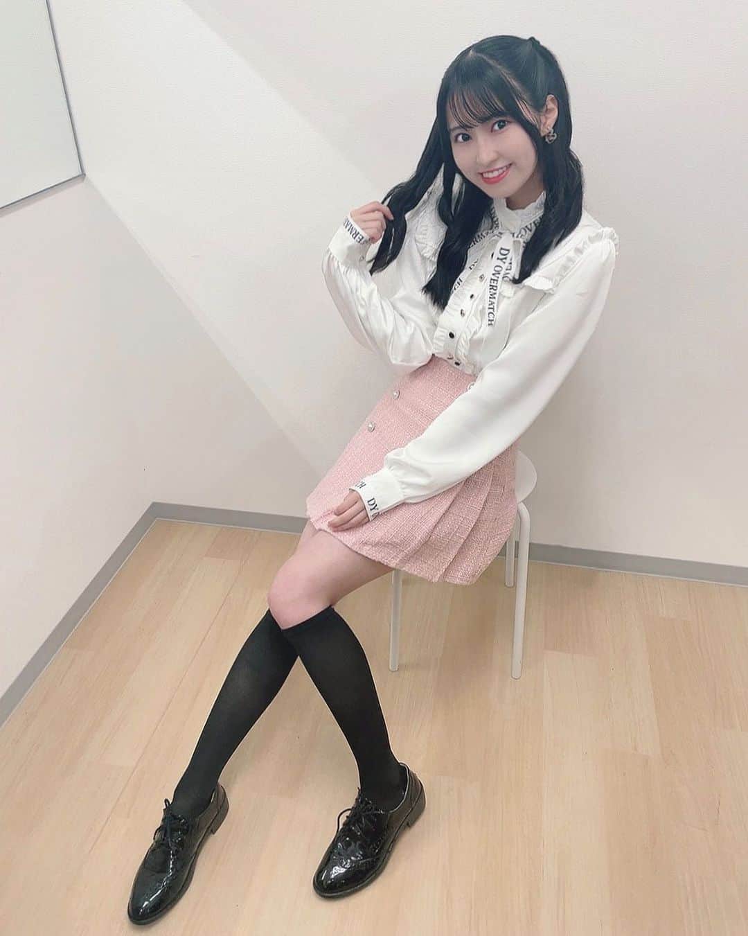 瀬戸ゆなのインスタグラム：「▫️ 明日はライブが2公演あります🎤 とっても可愛い衣装を着るので、ぜひ会いに来て欲しいです💓  詳しくはハイライトの「最新ライブ」をチェックしてね✨️   #夢アドシトロン #cuugal  #女子高校生  #アイドル  #ハーフツイン  #フレンチガーリー  #巻き髪アレンジ  #瀬戸ゆな」