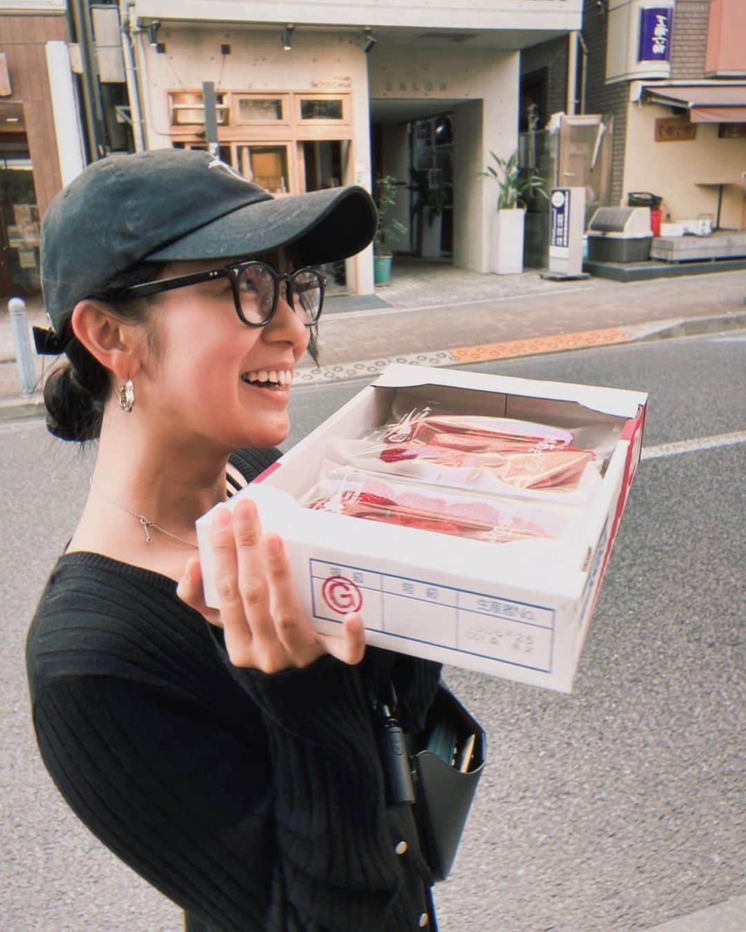 廣岡聖のインスタグラム：「いちごを2パック連れて帰った日。🍓」