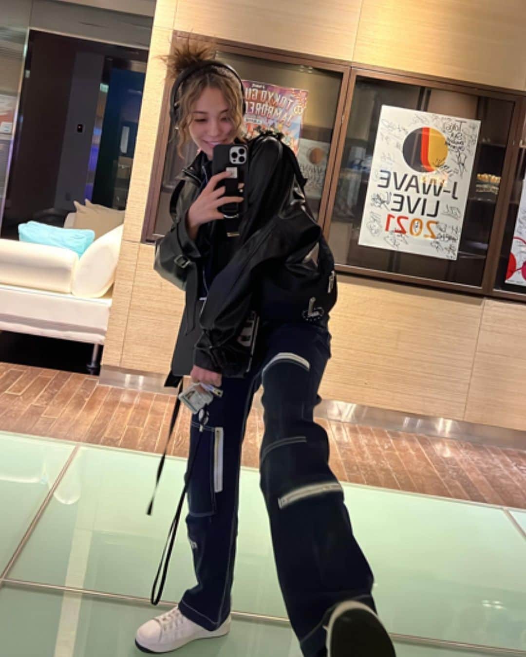 ジェニーのインスタグラム：「髪うぇーぶスタイル🪮ハマりそう🪮  #この投稿消すかもです( ˙ ˙  #昨日今日の服」