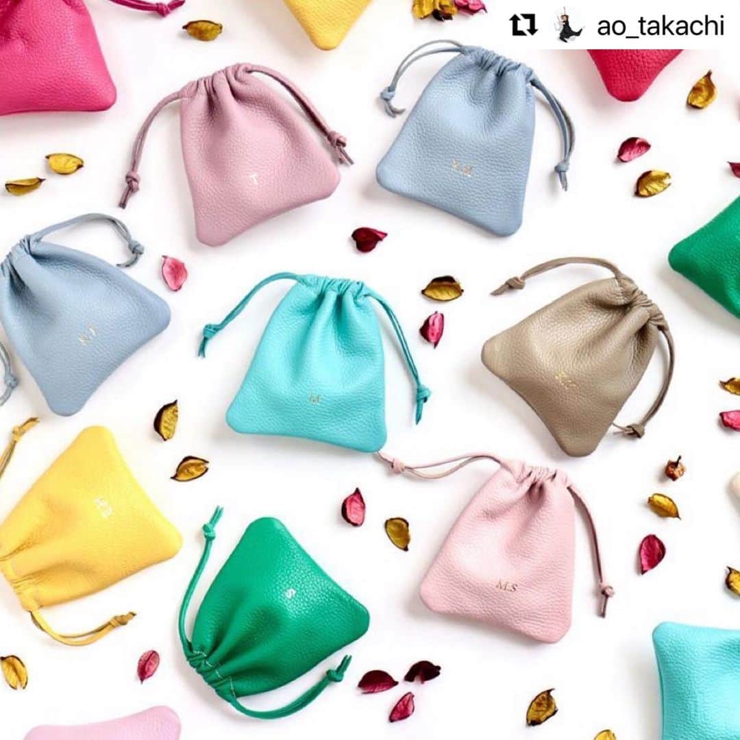 白姫あかりさんのインスタグラム写真 - (白姫あかりInstagram)「. お知らせが少し遅くなりましたが 来週4/22.23と アクセサリーたちを連れて💓 宝塚に帰ります😆🍀  関西での開催は久々なので とても嬉しいです😊 ぜひお立ち寄りいただけますと幸いです☺️  主催のまんちゃん💓 @ao_takachi  楽しみすぎるよーーー✨✨ よろしくね❤️  #Repost @ao_takachi with @use.repost ・・・ 皆様本日も1日おつかれ様でした🌸 今日はお知らせです😆 いつも東京東銀座でさせて頂いております、貴千　碧パブリックショー、この度4月に宝塚大劇場の近く、宝塚市立文化芸術センター内でさせて頂きます✊😆✨✨ 退団後からずっと続けているこの展示会、早いもので5年以上経ちます🥹✨ここまで続かせて頂けているのも力になって下さいました皆様、足をお運び頂いております皆様のおかげです。本当に本当にありがとうございます🙏☺️✨ 今回下記日程で、手塚治虫記念館の隣で開催させて頂きます🥰 とっても広いお洒落空間で、元タカラジェンヌ、そして私のお気に入りのお店の皆様と夢の共演です😍❤️✨ 是非是非お越し頂けましたら嬉しいです❣️ 当日は貴千のサロンということで、いつものカフェスペースもご用意させて頂く予定です🍀 行きたいけど場所わからないよ！と仰る方、メッセージ下さい🥰 わかりやすいアクセス方法をお伝えさせて頂きます☺️ 大劇場からも近くですのでご観劇の合間に是非お寄り頂けましたら幸いです🌸  (CHARMEさんのお写真、Instagramから使わせて頂きました。)  【貴千碧パブリックショー2023 in Takarazuka】  ◆日時 4/22(土)11:00〜18:00 4/23(日)10:00〜17:00  ◆場所 宝塚市立文化芸術センター キューブホール内にて 兵庫県宝塚市武庫川町7番64号 (手塚治虫記念館横)  ◆出展者(50音順) 白姫あかり　さん(91期) @akari_shiraki / @caline_akari.s ハンドメイドアクセサリー  澄月菜音　さん(98期) @suminadayo / @sumina_no_e イラストレーター  貴千碧(91期) @ao_takachi / @officetakachi 喜昆布  瀧川末子　さん(81期) @sueko_takigawa ハンドメイドアクセサリー  嶺乃一真　さん(89期) @happy2ndlife / @kyoutukemono.marutake 京漬物(まるたけ　さん)  皆様…もしや…もしや…4月下旬…最高に美味しい水茄子が入荷されるかもしれません‼️‼️✨まるたけさんのお漬物、どれも本当に美味しいですが、こちらのお店の水茄子、本気で美味しいです。 是非皆様にご紹介したいです🥹✨  CHARME(シャルム) さん @charme_leathers レザー商品 この度、貴千の熱烈なオファーを快くお受け下さいました🥹❤️松屋銀座のミモザコレクションでご一緒させて頂きましたがそのカラーバリエーションの豊富さと触り心地の良い革感、お洒落なデザインに沢山の女子の心を奪ってらっしゃいました。色んな百貨店様で出店されていて関西ではなかなか出店されていらっしゃらなくて、貴千の小さな小さなお店で貴重な出店となります😭🙏✨ CHARMEファンの皆様この機会に是非お立ち寄り下さい‼️  M_ALLEY さん @m.alleyalley ミシン刺繍 末子さんからのご紹介でとっっても可愛い刺繍デザインのお店です🥰私も早速イニシャルポーチを購入してしまいました😆ご縁を頂けてとても嬉しいです🍀  Kyoto candle Lieru  さん @kyotocandle_lieru 人工香料を一切使用していないキャンドル  昨年東銀座で初めて出店して頂きました😍アロマの心安らぐ香りとキャンドル好きの方にはたまらないラインナップ✨🕯 リラックスタイムに是非いかがでしょうか❤️  ◆入場無料  ◆お支払い 現金・キャッシュレス決(クレジットカードご使用頂けます)  ♦︎持ち物 訪れる勇気🫣🤭❤️  皆様との久しぶりの再会を心から楽しみにしております☺️🌸✨」4月15日 21時22分 - akari_shiraki