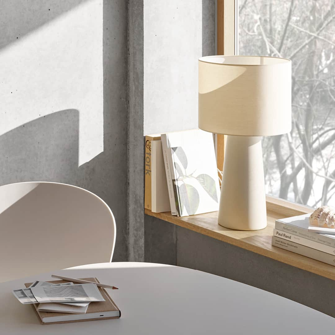 BoConceptさんのインスタグラム写真 - (BoConceptInstagram)「Make any small space feel bigger with strategically placed lighting. Avoid clutter and save surface space with the Demand wall lamp, layer lighting across the room to bounce light around the space with the Dawn table lamp or create the illusion of space by drawing the eyes upwards with the Pine cone pendant. Explore our lighting collection via link in bio.  #boconcept #liveekstraordinaer #ekstraordinærsince1952 #anystyleaslongasitsyours #diningroom #organiseyourhome #interiortips #homestyling #danishdesign #smallspaceliving #designerlamp #designerpendant」4月15日 21時21分 - boconcept_official