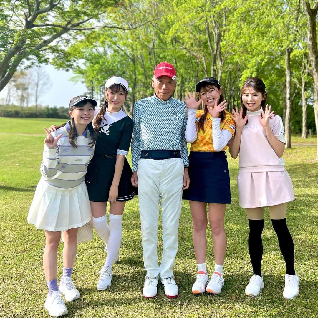 高橋としみのインスタグラム：「初のとしみんコンペ⛳️ 参加してくれた皆様 ありがとうございました🙇‍♀️🙇‍♀️  この日が来るのが正直怖いくらいでしたが、 来てくれた皆さんが楽しんでくれて 本当によかったです😭 運営してくれた恵比寿レンジャーさんも ありがとうございました🙇‍♀️  そしてたくさんの企業様、 参加してくれた皆様からの ご協賛も本当にありがとうございました！ お陰で余るくらい景品が集まり♥️ 私も欲しいものいっぱい（笑）  ニヤピンホールの対決は、 来てくれた一人一人と話せて 写真も撮れて、ブヨにも刺され🥲 とても楽しかったです✨✨  またどこかで皆様と会えること 楽しみにしてます✨✨  #ゴルフ#ゴルフ女子#としみんコンペ#高橋としみ#浅見ゴルフ倶楽部 #golf」