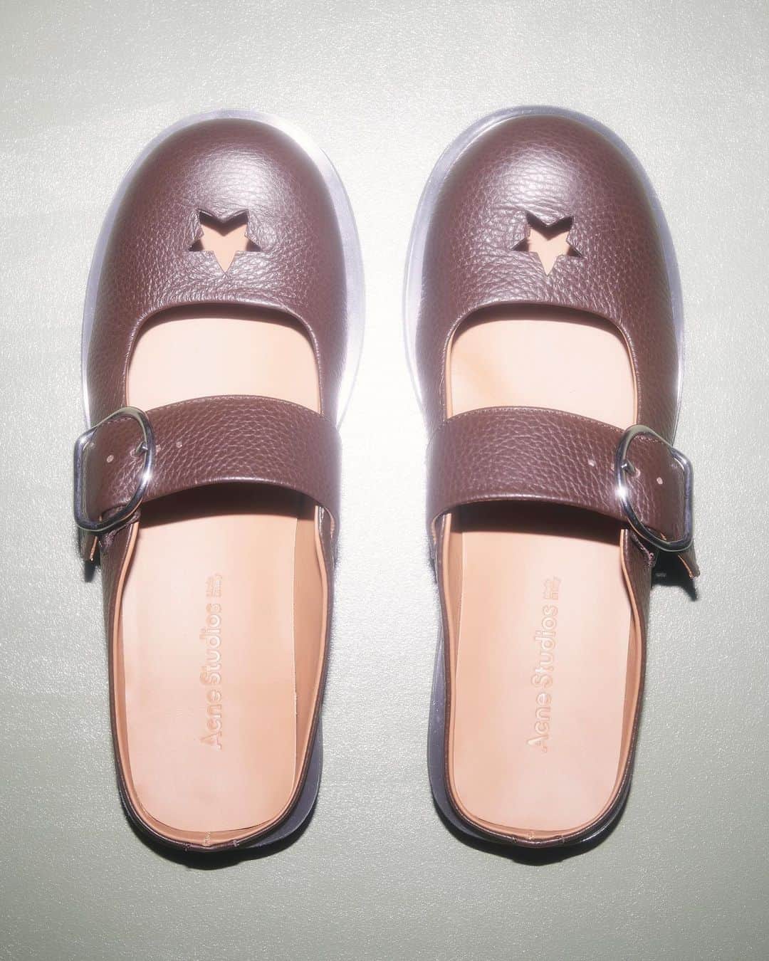 エルエヌシーシーのインスタグラム：「Peephole Mary Janes  Shop Acne Studios now, on LN-CC」