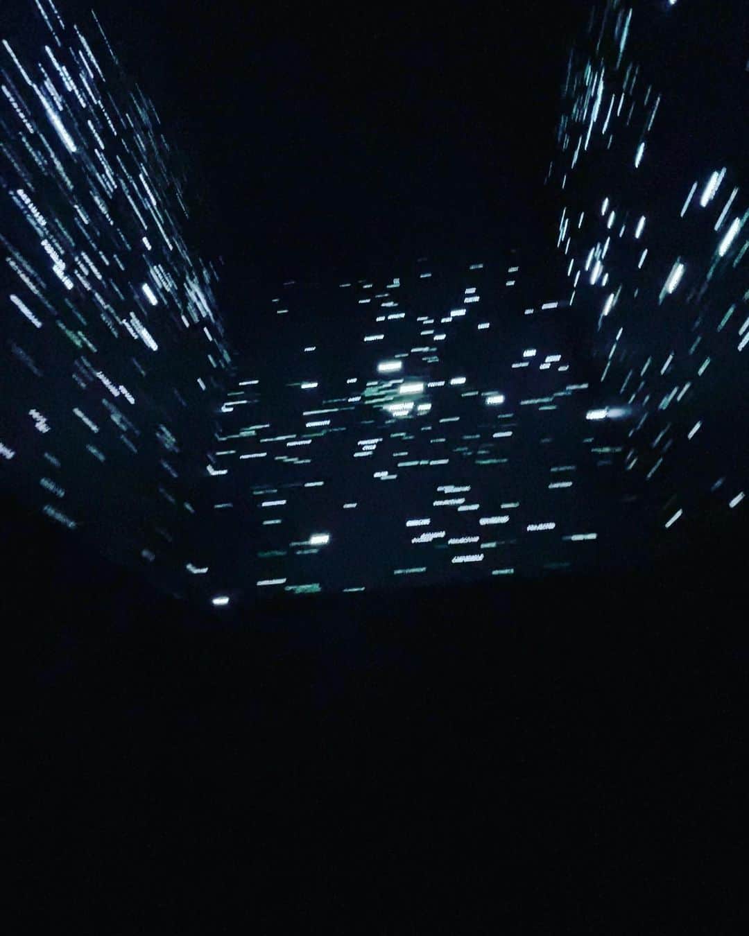 tokuさんのインスタグラム写真 - (tokuInstagram)「第59回ヴェネチア・ビエンナーレ国際美術展日本館展示帰国展　ダムタイプ｜2022: remap見てきた。  今回のダムタイプは、坂本龍一さんと息子さんもメンバー。  同時開催の「アートを楽しむ」、「画家の手紙」が良すぎた。エラールの85鍵ピアノも本物初めて見た。やっぱりブリヂストンがスゲぃのかな。ロッカールーム好き。  #dumbtype #labiennaledivenezia2022」4月15日 21時30分 - toku_grnd