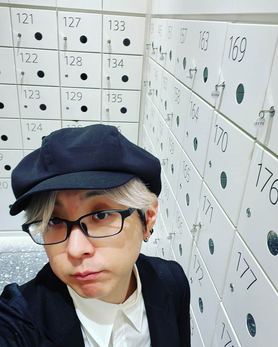 tokuさんのインスタグラム写真 - (tokuInstagram)「第59回ヴェネチア・ビエンナーレ国際美術展日本館展示帰国展　ダムタイプ｜2022: remap見てきた。  今回のダムタイプは、坂本龍一さんと息子さんもメンバー。  同時開催の「アートを楽しむ」、「画家の手紙」が良すぎた。エラールの85鍵ピアノも本物初めて見た。やっぱりブリヂストンがスゲぃのかな。ロッカールーム好き。  #dumbtype #labiennaledivenezia2022」4月15日 21時30分 - toku_grnd