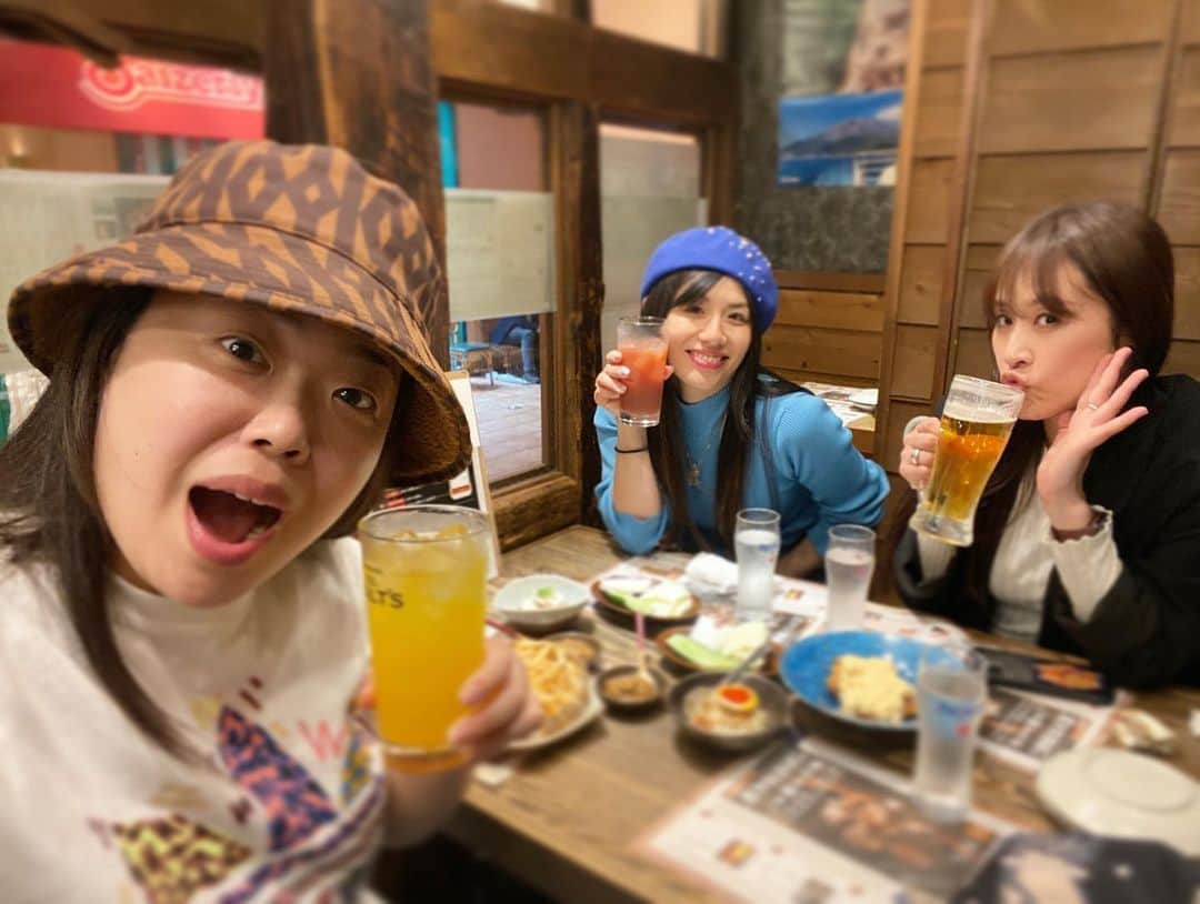 大納言光子のインスタグラム：「美帆ちゃんお誕生日おめでとう🎉💕  #NY時代の仲間 #チームエルムハースト #腐れ縁  #恩人 #ベリーダンサー  #サルサダンサー」