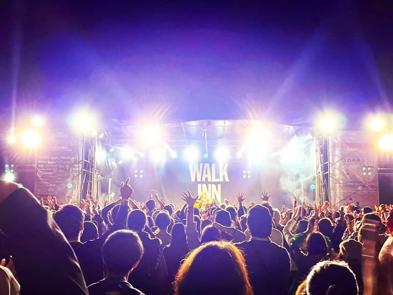 奥田民生のインスタグラム：「「WALK INN FES! 2023 in 霧島市国分」ありがとうございました❗️  本日のセットリストはこちら！ 奥田民生SETLIST  WALK INN FES! 2023 in 霧島市国分  SE: ブルームーンギャラクティカ 01. 最後のニュース(井上陽水) 02. 夕陽ヶ丘のサンセット 03. 白から黒 04. The STANDARD 05. コーヒー 06. 俺のギター 07. 風は西から En-1. さすらい  プレイリストも更新🎶🌟 <Apple Music> https://music.apple.com/jp/playlist/%E5%A5%A5%E7%94%B0%E6%B0%91%E7%94%9F-%E6%9C%80%E6%96%B0%E3%83%A9%E3%82%A4%E3%83%96%E3%82%BB%E3%83%83%E3%83%88%E3%83%AA%E3%82%B9%E3%83%88/pl.13bfe6342b354b2882c6cfdaad020417」