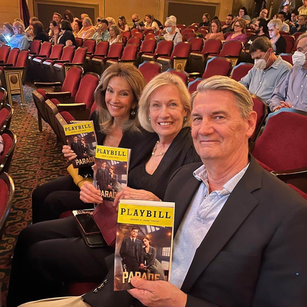 スーザン・ルッチのインスタグラム：「Together again❤️❤️❤️PARADE—so lucky to witness this astonishing play—and national treasure BEN PLATT’s soaring voice and gut-wrenching performance!!! 👏👏👏👏👏👏👏👏👏👏👏👏 #phenominalcast #broadwayatit’sbest」