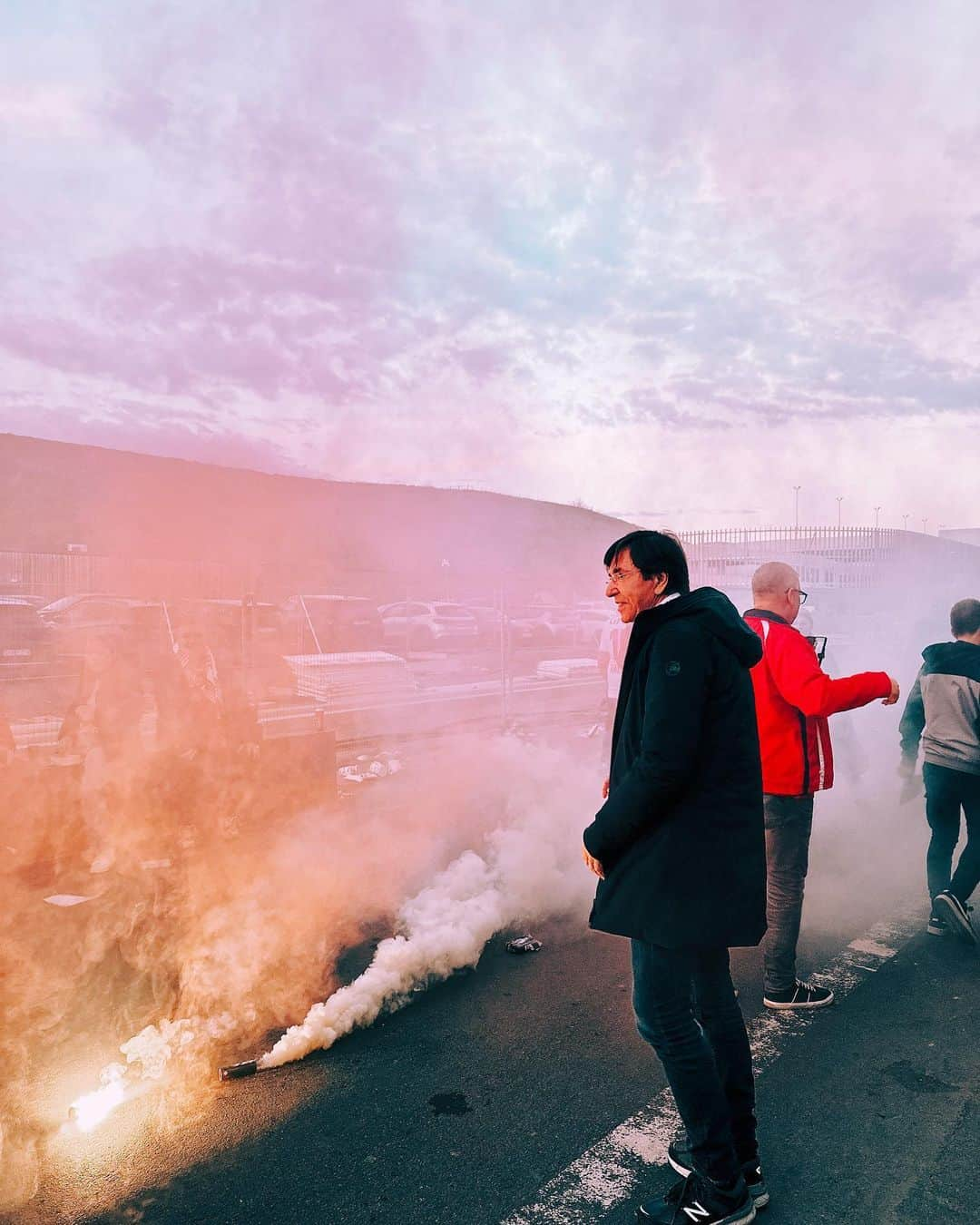 エリオ・ディルポさんのインスタグラム写真 - (エリオ・ディルポInstagram)「Ambiance de feu à Sclessin hier. Magnifique derby wallon entre les Rouches et les Zèbres. Merci à tous les supporters pour le bel accueil dans le stade ! 🔥  Bravo au Standard pour sa victoire 3-1 et bonne chance aux 2 équipes pour la suite du championnat et les Play-Off, vive la Wallonie ! 🏆 #Wallonie #Football #Foot @standard_rscl @rcsc.officiel」4月15日 21時32分 - eliodirupo