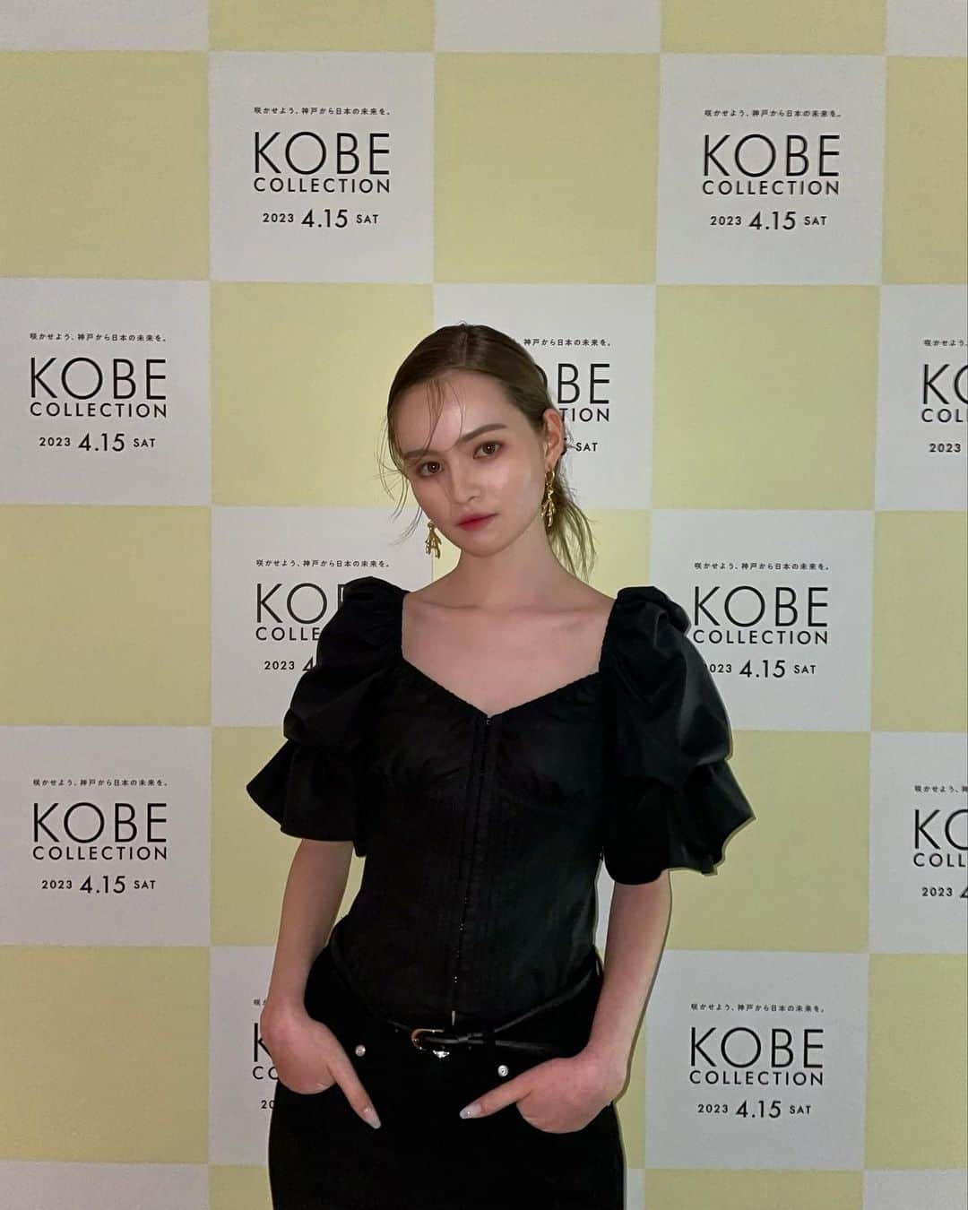 アリーシャのインスタグラム：「KOBE COLLECTION 2023 SPRING SUMMER SHOW🌼🌸  雨の中来てくださったお客様ありがとうございました🥺 たくさんの方が手を振ってくれて嬉しかったです💞 スタッフの皆さま、出演されたモデル・アーティストの方々もお疲れ様でした🥰 @kobe_collection ❤️  #kobecollection #神戸コレクション #神戸コレクション2023 #doublestandardclothing」