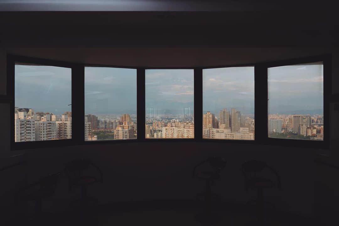 のインスタグラム：「一坪窗景，尋找安寧 - #看不見的城市 / #籠流連 - 2023.4.15 #taiwan #taichung #台灣 #台湾 #台中 #写真」