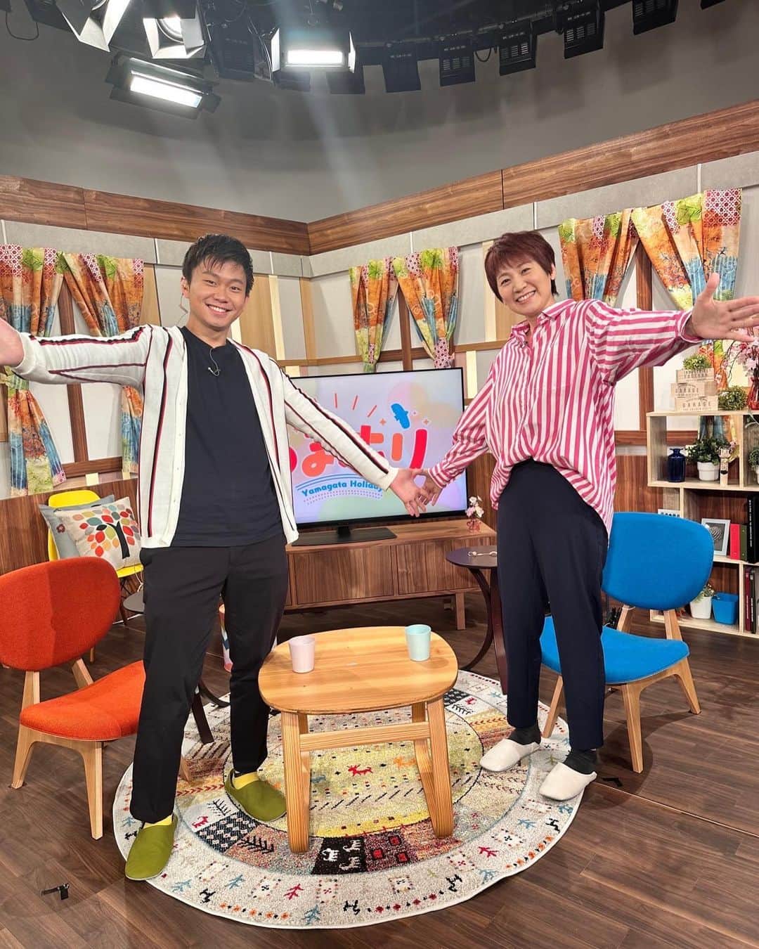 高橋みゆきのインスタグラム：「今日はやまホリでした🎶今日はスポーツの話題多めでした😁👌山形はまだ桜見れるところもあるよー🌸朝晩は少し寒い😅 #やまホリ #NHK山形 #この後ロケに行きましたとさ」
