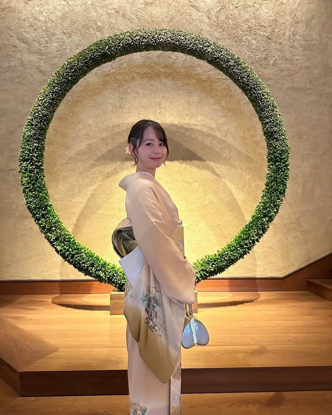 小池里奈さんのインスタグラム写真 - (小池里奈Instagram)「👘  皆さま黄砂の影響、大丈夫でしたか? 私は喉が少しイガイガ😶‍🌫️  先日のご報告に素敵なメッセージをたくさんいただきました。  嬉しいなぁ…🥹 こうしていつも温かい声をかけてくださる皆さまに出会えたことが本当に幸せだなぁと。 本当に皆さまに支えてもらっています。 改めてありがとうございます！  これからも日常のあれこれや、色々シェアさせてくださいね😌💗  #japanese  #fashion  #fashionstyle  #kimono  #kimonostyle #着物  #着物コーディネート #八芳園」4月15日 21時46分 - koike_rina_93