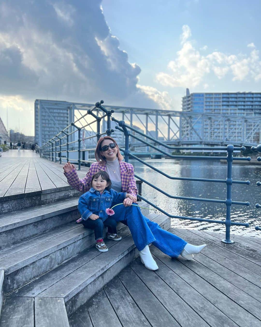 出浦寛子（HIROKO）のインスタグラム：「🌼🌼🌼 みんなに会えた日 紫外線に負けず立ち話した日  #sbeautyclinic  #エスビューティークリニック」