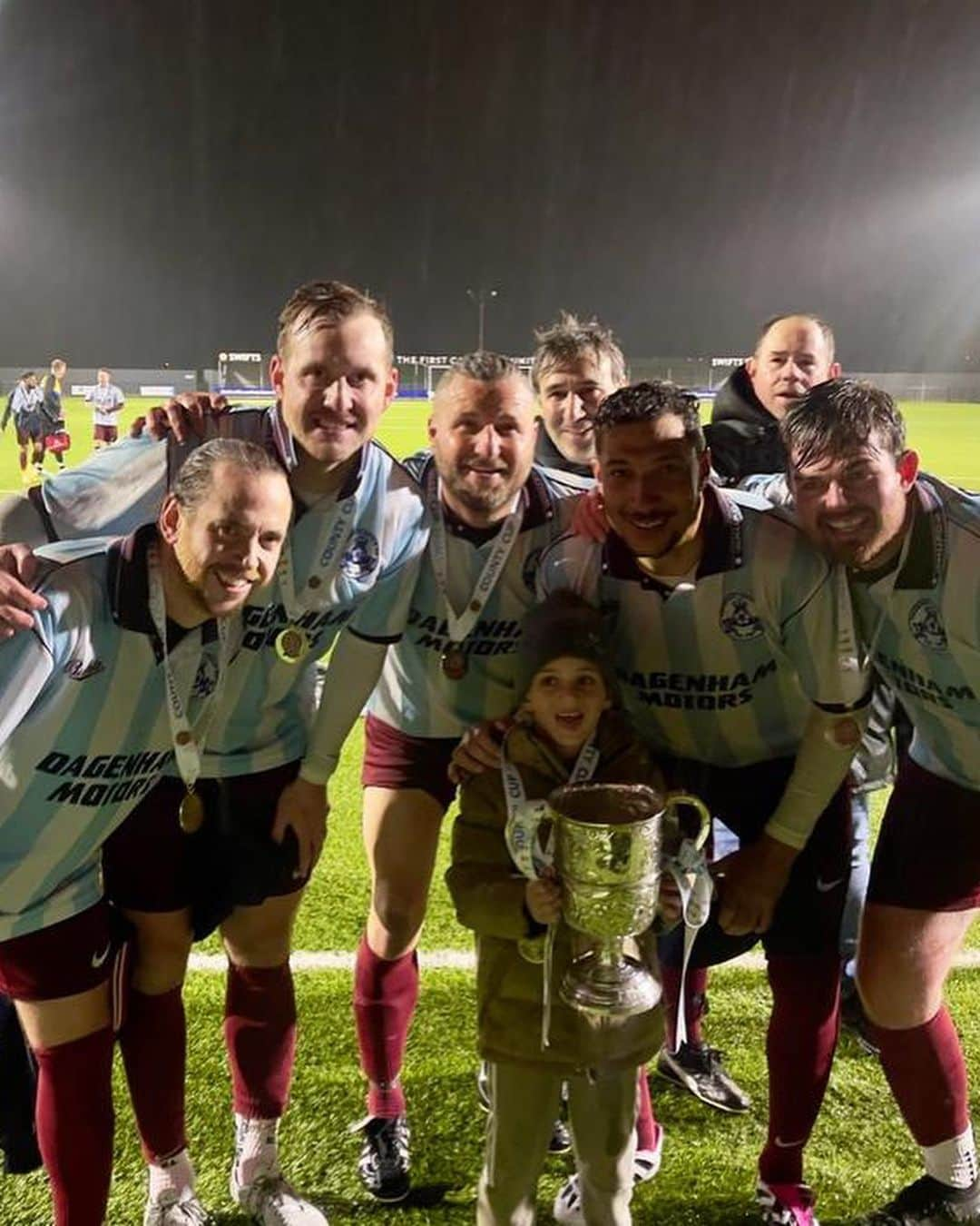 ジェイ・ボスロイドさんのインスタグラム写真 - (ジェイ・ボスロイドInstagram)「Quality games last night, we @colebrookroyalsfc were 3-0 down with 20 mins to go then the team spirit kicked in, finished the 90 mins 3-3 then extra time we brought it home 5-3 winners!!! love playing with the fellas, back to the grass roots, its special .. 👌🏽😄  @therealjoecole the Gaffa, deserves a lot of credit for getting us all together! Winners of the Essex cup 🥇🏆  #grassroots#colebrookroyals#football」4月15日 21時54分 - jaybothroyd