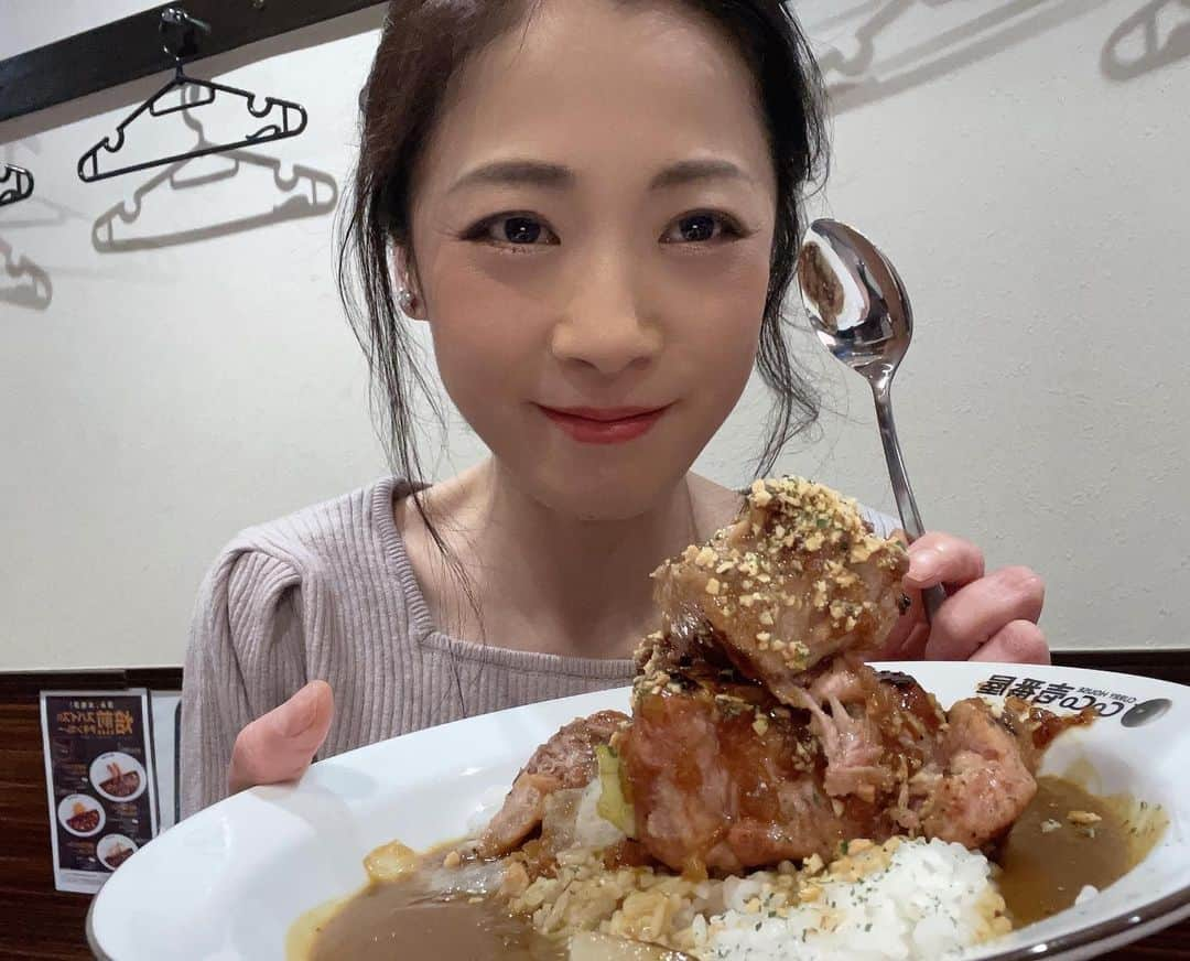 一条もんこさんのインスタグラム写真 - (一条もんこInstagram)「CoCo壱番屋「　　」（ナナシ）カレー 肉塊LEVEL2 行ってきました‼︎ しっとり柔らかな肉塊の山に甘辛いシャリアピンソースとガーリックフレークが絡んで絶品です😍 もちろんメニュー名の投票もしました！ CoCo壱FAN BOOKをお持ちの方は10%ｵﾌパスポートがお得ですっ #CoCo壱番屋#ナナシカレー#CoCo壱#肉塊#LEVEL2#カレー#curry#欧風カレー#ポークカレー#柔らか肉#シャリアピンソース#スパイス#スパイシー#中辛#一条もんこ」4月15日 21時55分 - monko1215