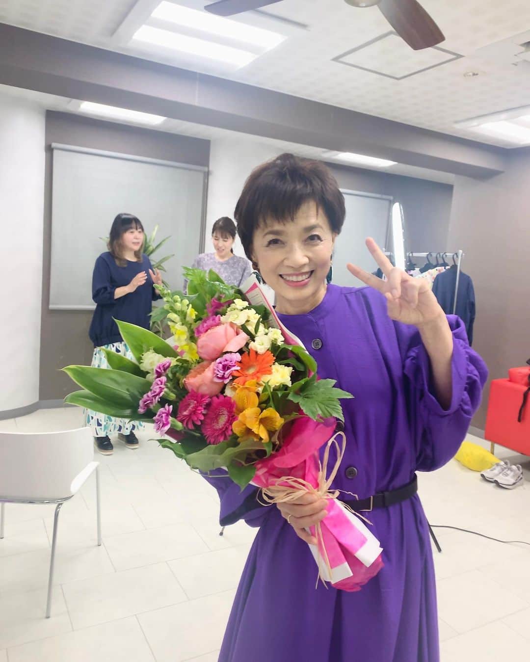 榊原郁恵さんのインスタグラム写真 - (榊原郁恵Instagram)「.  初インスタライブ❣️をご覧頂いた皆さま ありがとうございました🤗  あっという間の30分✌️  #qvcジャパン  #qvcjp #お買い物チャンネルqvc」4月15日 22時06分 - sakakibara.ikue