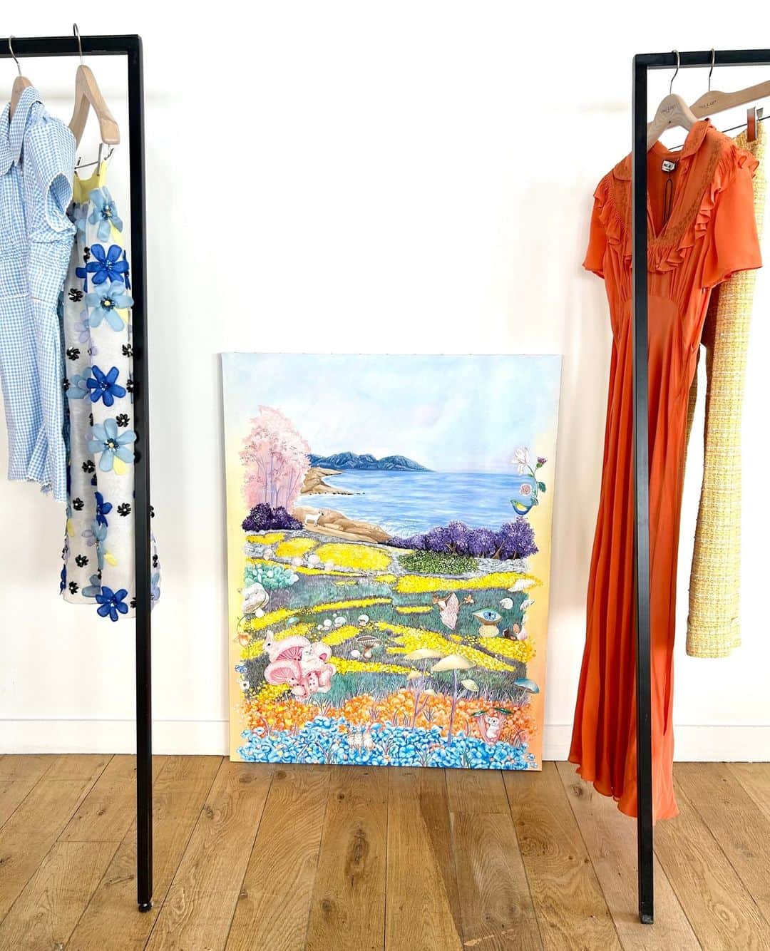ポール&ジョーのインスタグラム：「It's not only clothes, it's also art! 🧚‍♀️⁠ Each season, Sophie Mechaly translates her inspirations into a painting. A pattern exclusive then developed on fabrics to create dresses, trousers and blouses. ⁠ ⁠ #paulandjoe #paulandjoeparis」