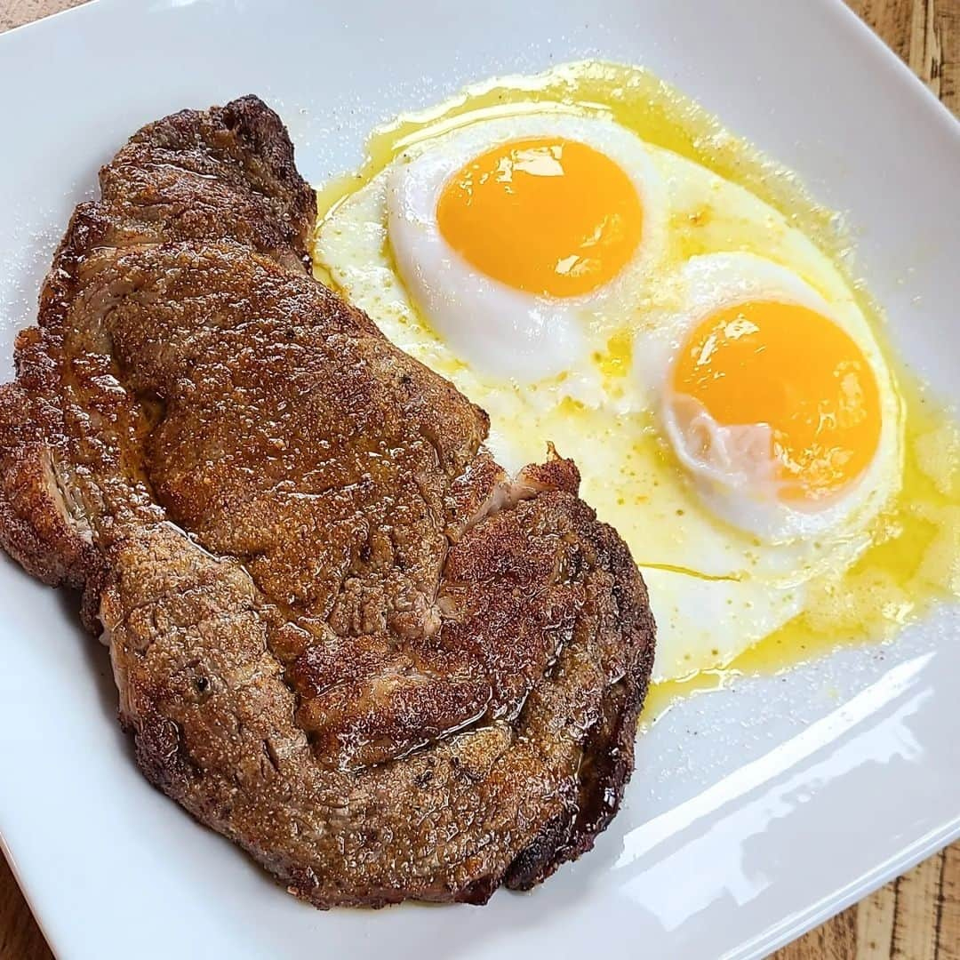 Flavorgod Seasoningsさんのインスタグラム写真 - (Flavorgod SeasoningsInstagram)「Buttery Sunny Duck Eggs and Ribeye! Customer:👉 @halshealthyjourney Seasoned with:👉 #Flavorgod Everything⁠ -⁠ 🔥Free Hot Wings Seasoning!!--> with order over $50 & Free Shipping $30+ US ONLY⬇️ Click link in the bio -> @flavorgod | www.flavorgod.com🔥⁠ -⁠ 14oz Ribeye @costco seasoned with @flavorgod Everything air fried in @ninjakitchen Foodi⁠ 2 Buttery @costco Kirkland Grass-fed Butter, Sunny Duck Eggs @mr.eslayingladies⁠ -⁠ Flavor God Seasonings are:⁠ 💥ZERO CALORIES PER SERVING⁠ 🔥0 SUGAR PER SERVING ⁠ 💥GLUTEN FREE⁠ 🔥KETO FRIENDLY⁠ 💥PALEO FRIENDLY⁠ -⁠ #food #foodie #flavorgod #seasonings #glutenfree #mealprep #seasonings #breakfast #lunch #dinner #yummy #delicious #foodporn」4月15日 22時00分 - flavorgod