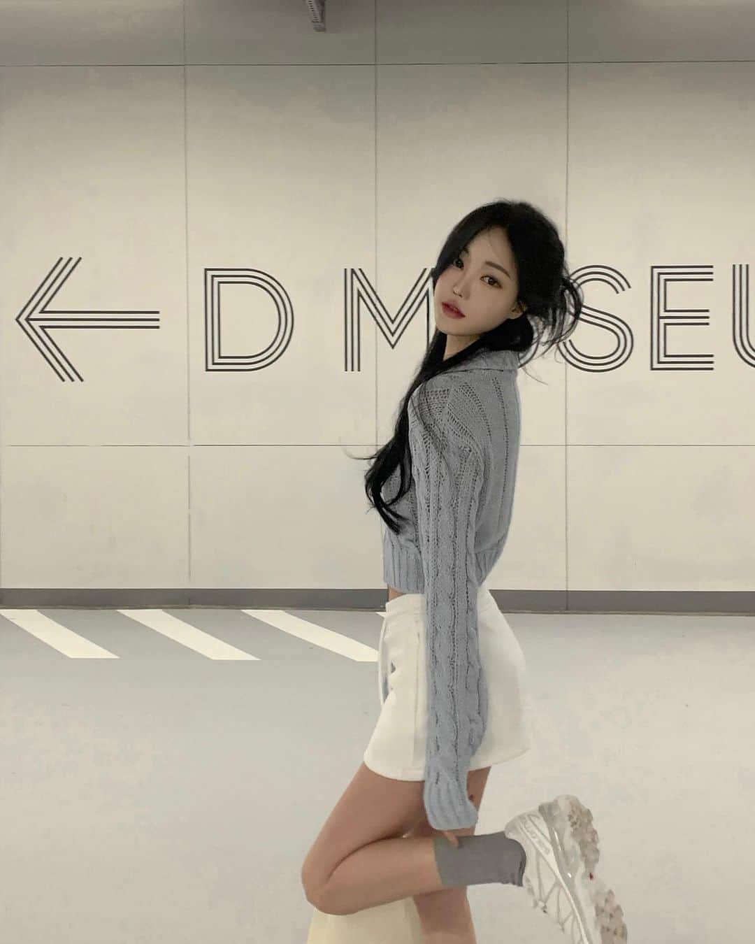 キム・ダビンのインスタグラム：「나의 퇴근룩..마라탕 먹고 말거다 오늘」