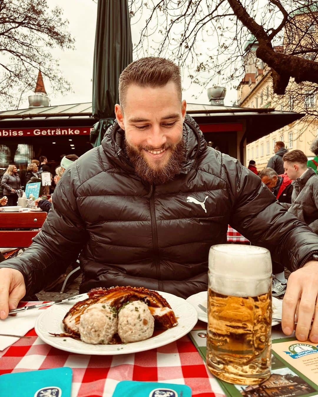 ヨハネス・ベターのインスタグラム：「Cheat Day in Munich 😜 #VetterWurf #mission100 #startdreaming #neverstop #training #athlete #throwing #javelin #Speerwurf #trackandfield #gym #javelinthrow #leichtathletik #spitzensportbundeswehr #fit #athletics #fitnes #boom #rocket #power #workout #weiterimmerweiter #heavy #work #hard #sport #football #baseball」