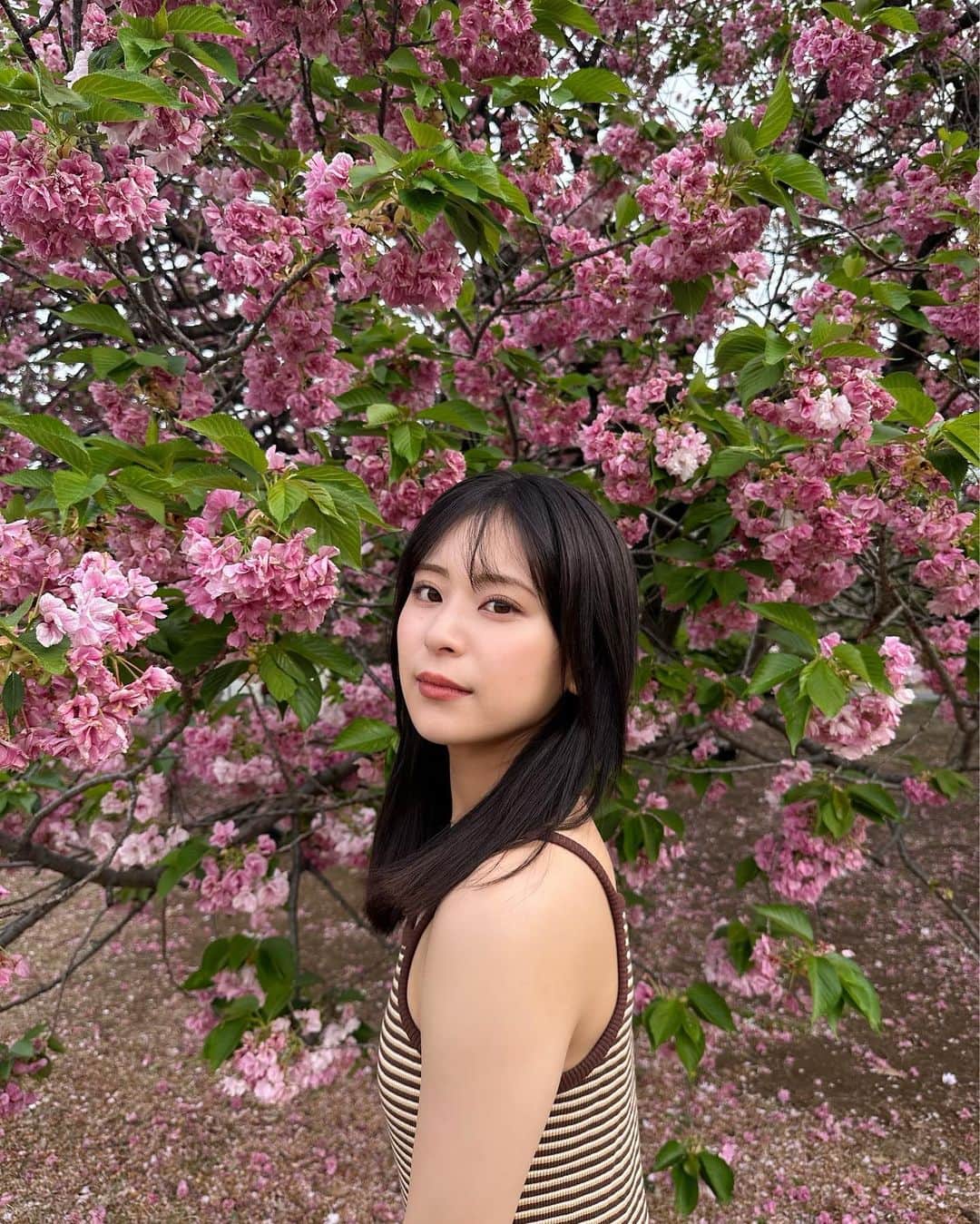 安田乙葉さんのインスタグラム写真 - (安田乙葉Instagram)「昨日は夏みたいな私でした🌷  @une_fleur_aoi さんに 今月も、眉毛を整えていただいたので調子いいです👀🤍 眉毛でメンタル変わります🤣」4月15日 22時07分 - happyotoppy