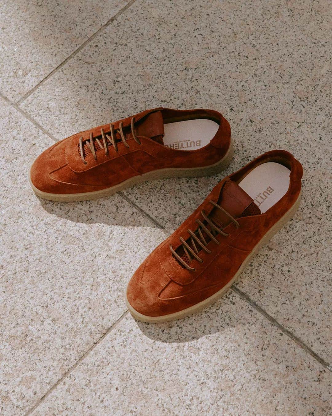 のインスタグラム：「The statement sneakers | Spring Summer 2023. Colorful suede, clean lines, leather lining, for perfect wearability.  #Buttero #ButteroFamily」