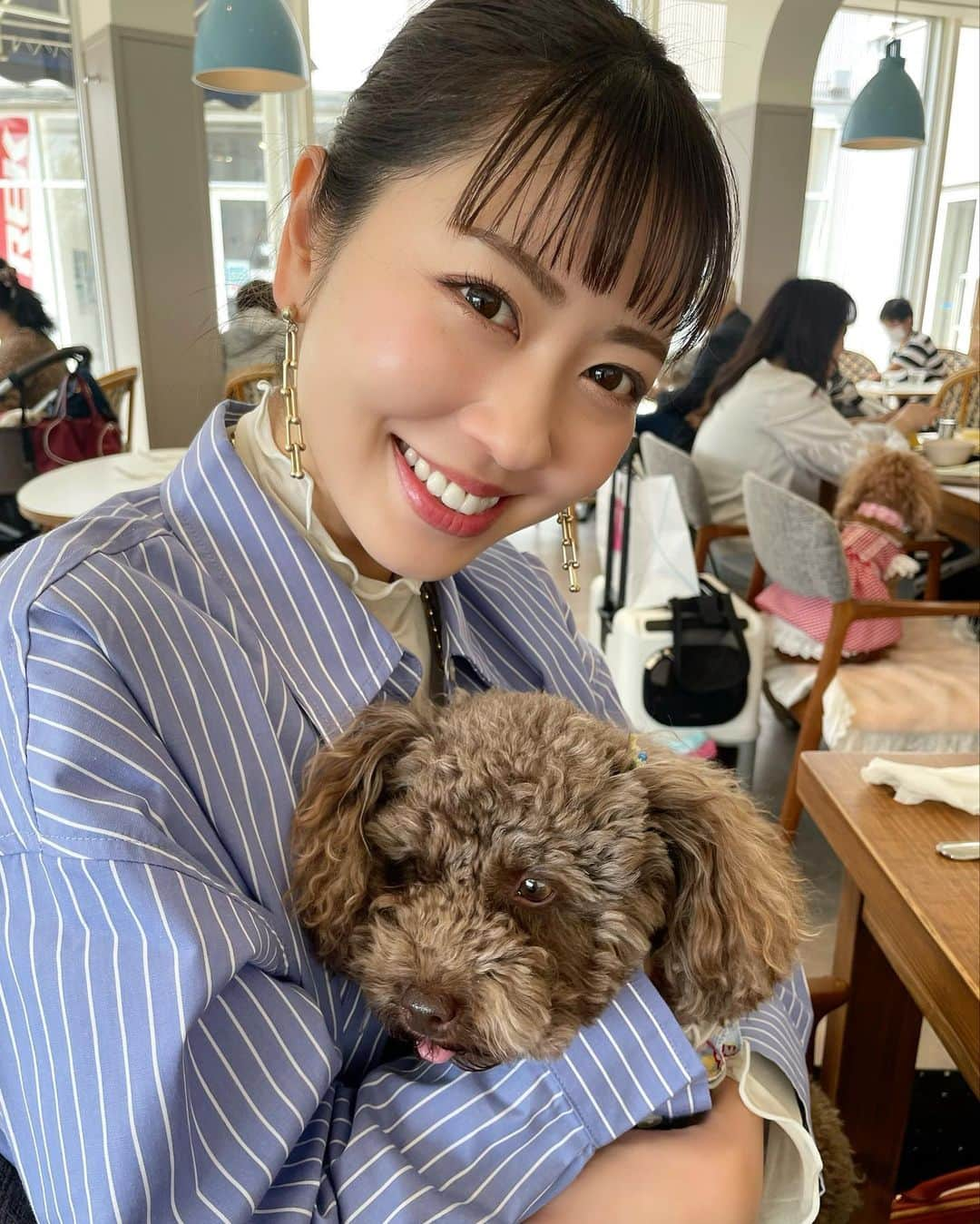 小山ひかるさんのインスタグラム写真 - (小山ひかるInstagram)「佐紀ちゃん家のマロンとロンが 初めましてした日🐶❤️  一緒にランチしてドッグランして 楽しかったねぇ〜✨  また遊んでねぇ〜🫶🌈 . . #ドッグラン #豊洲 #🐶 #ランチ #トイプードル #トイプ #toypoodle」4月15日 22時10分 - hikaru_kym