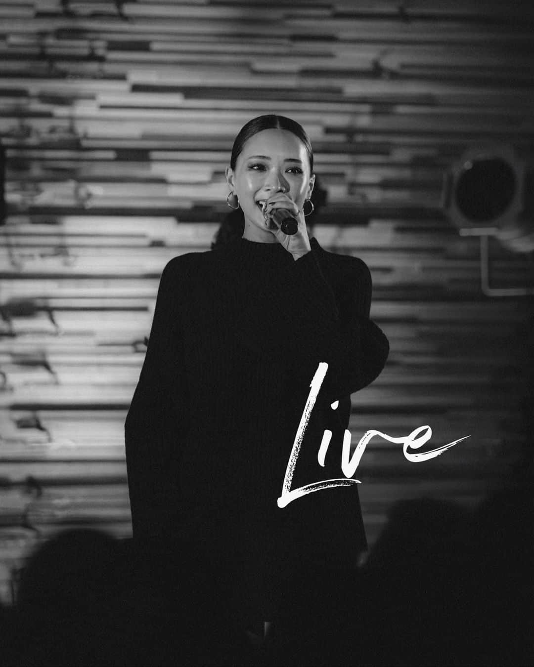 のインスタグラム：「【ライブ出演情報】 今回の出演者さん… ずっと気になっていた方々や ライブ見たいなぁ〜と思っていた方々ばかりで 個人的に観客としても楽しみなのです😍✨  そして！！今回のセトリは長めです🙋🏻‍♀️ ドキドキ…ドキドキ…ドキドキ…💓  4/17 am10:00からチケット販売開始！！ ぜひ遊びにきてください🎶  ママシンガー頑張るぞ🔥  ーーーーーーーーーーーーーーーー 「音色」SPECIAL EDITION ーーーーーーーーーーーーーーーー ■日程 2023/6/4（日） ーーーーーーーーーーーーーーーー ■場所 梅田Zeela（http://osaka-zeela.jp/‪）‬ ーーーーーーーーーーーーーーーー ■LIVE LEO 佐藤広大 真之介 石川マリー Linus SISUI & BIG KRAW DI-RAY 下北姫菜 ABIS D-Masa ーーーーーーーーーーーーーーーー ■DJ M$K FAITH SYOGUN WATARU ーーーーーーーーーーーーーーーー ■MC 司会のShogo ーーーーーーーーーーーーーーーー ■時間 OPEN / 15:00 CLOSE / END 22:30 ーーーーーーーーーーーーーーーー ■料金 前売り券：5,000円（別途1drink代600円） 当日券：6,000円（別途1drink代600円） イープラス： https://eplus.jp/sf/detail/3857570001-P0030001 チケットぴあ： http://ticket.pia.jp/pia/event.ds?eventCd=2314598 Pコード：242196 . 【ご来場のお客様への注意事項】 ※本公演が定めた感染防止対策へのご協力の程よろしくお願い申し上げます。 ーーーーーーーーーーーーーーーー ■お問い合わせ 梅田Zeela：06-6316-1199 / info@osaka-zeela.jp ーーーーーーーーーーーーーーーー #音色 #音色大阪 #NEIROMUSIC」
