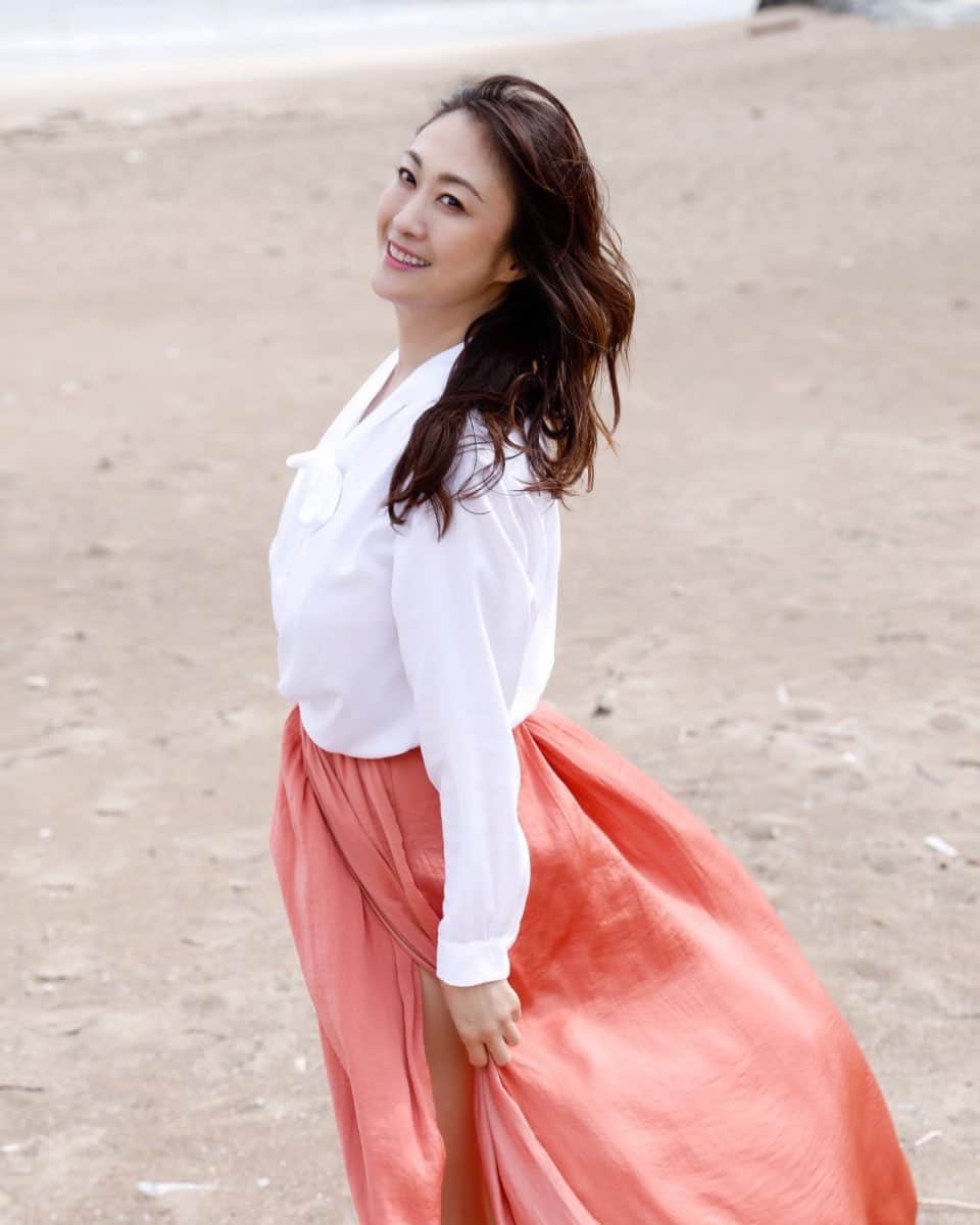 沢地優佳さんのインスタグラム写真 - (沢地優佳Instagram)「まだ見ていない明日や未来を明るくしてくれた 貴方の優しさに  ただ甘えるばかりではいけないのに  眩しくて何も言葉が見当たらないの  私を照らしてくれる太陽みたいな貴方に憧れてる  また春が来て、挑戦できる感謝  #拡散希望 #グラビア #モデル #大人可愛い #日本のアイドル #チャイナドレスが好き #コンプレックス #巨乳 #インスタグラビア #脚フェチ #インスタグラビア  I started the fan club.  #diffusion preference # gravure # model #Adult cute # Japanese Idol # I like Chinese dresses # complex # Asian bikini # I want to connect with a love of photography.  #天乳 #扩散希望 #画报 #模型 #大人好可爱 #日本偶像 #喜欢立领礼服 #情结 #亚洲比基尼 #想和喜欢摄影的人联系  #长筒袜 #腿部费奇 #奇迹」4月15日 22時18分 - yuukasawachi0408