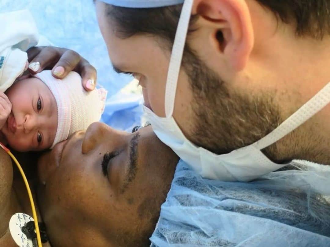 セリーナ・ウィリアムズのインスタグラム：「#Blackmaternalhealthweek   I shared my birth story and I was stunned by the outpouring of support and similar experiences women have had. According to the Centers for Disease Control and Prevention, Black women in the United States are over three times more likely to die from pregnancy or childbirth-related causes. But this is not just a challenge in the United States. Around the world, thousands of women struggle to give birth in the poorest countries. Every mother, everywhere, regardless of race or background deserves to have a healthy pregnancy and birth.  Link in my bio for full article from @cnn」