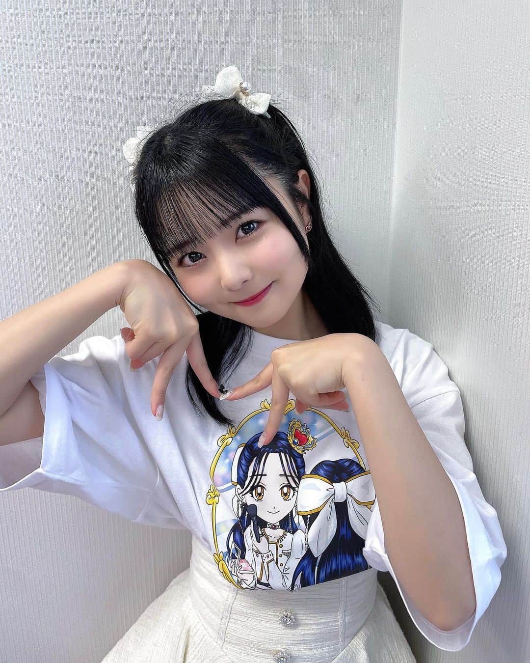 久保田沙矢香のインスタグラム：「美桜さんの生誕Tシャツ宝物です🪞♡」
