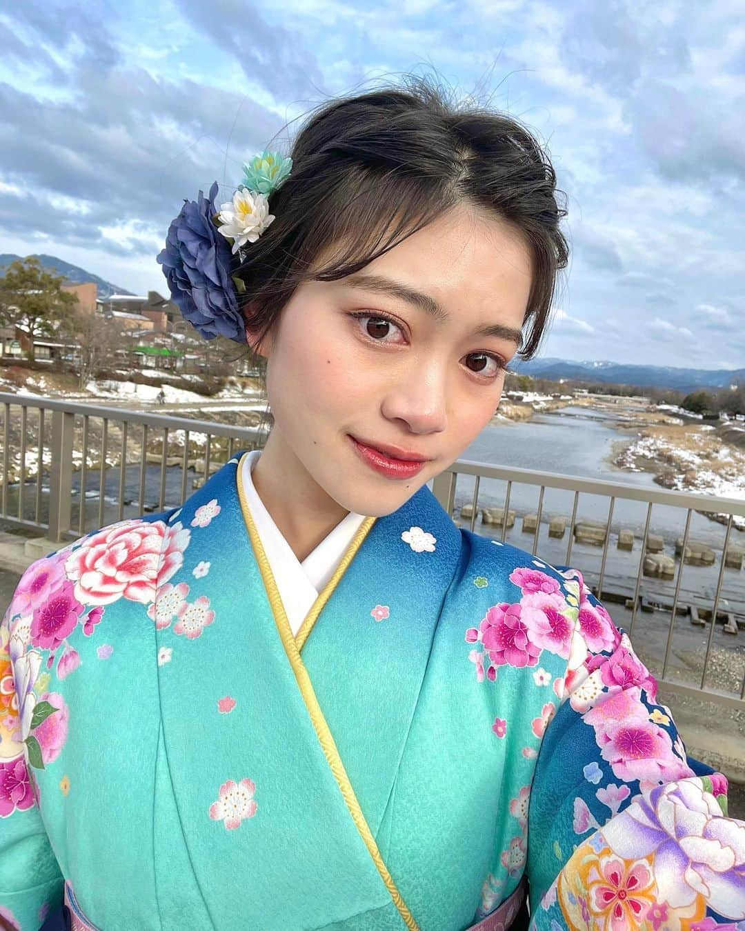 広瀬まのか︎さんのインスタグラム写真 - (広瀬まのか︎Instagram)「お知らせ  M･AI･M 袴のモデルをさせて頂きました🌸  樹乃ちゃんと京都で撮影しました. とてもお上品で優しい樹乃お姉ちゃん、ありがとうございました🤍  雪が降ったあとなので、後ろにつもっているのが見えますね…  お店に可愛いカタログがあるので 皆様是非見てください.」4月15日 22時27分 - manoka_hirose