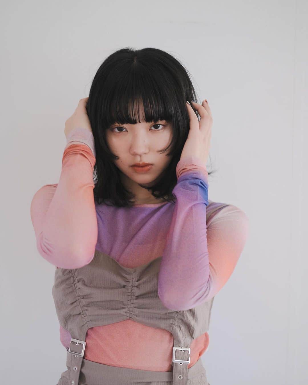 野口和弘のインスタグラム：「顔周りの作り方次第で女性の目は変わる。 . . . . #cieca.#hairstyle#haircolor#fashion #hairarrange#ショートボブ#ショートヘア#ボブスタイル#グラボブ#ボブウルフ#インナーカラー#ハイライト#ハイトーン#ブリーチ#グレージュ#ヘアアレンジ#グラデーションカラー#シースルーバング#ヘアカラー#ヘアカタログ#ヘアセット#外国人風#表参道#原宿#美容室#헤어스타일#단발머리」