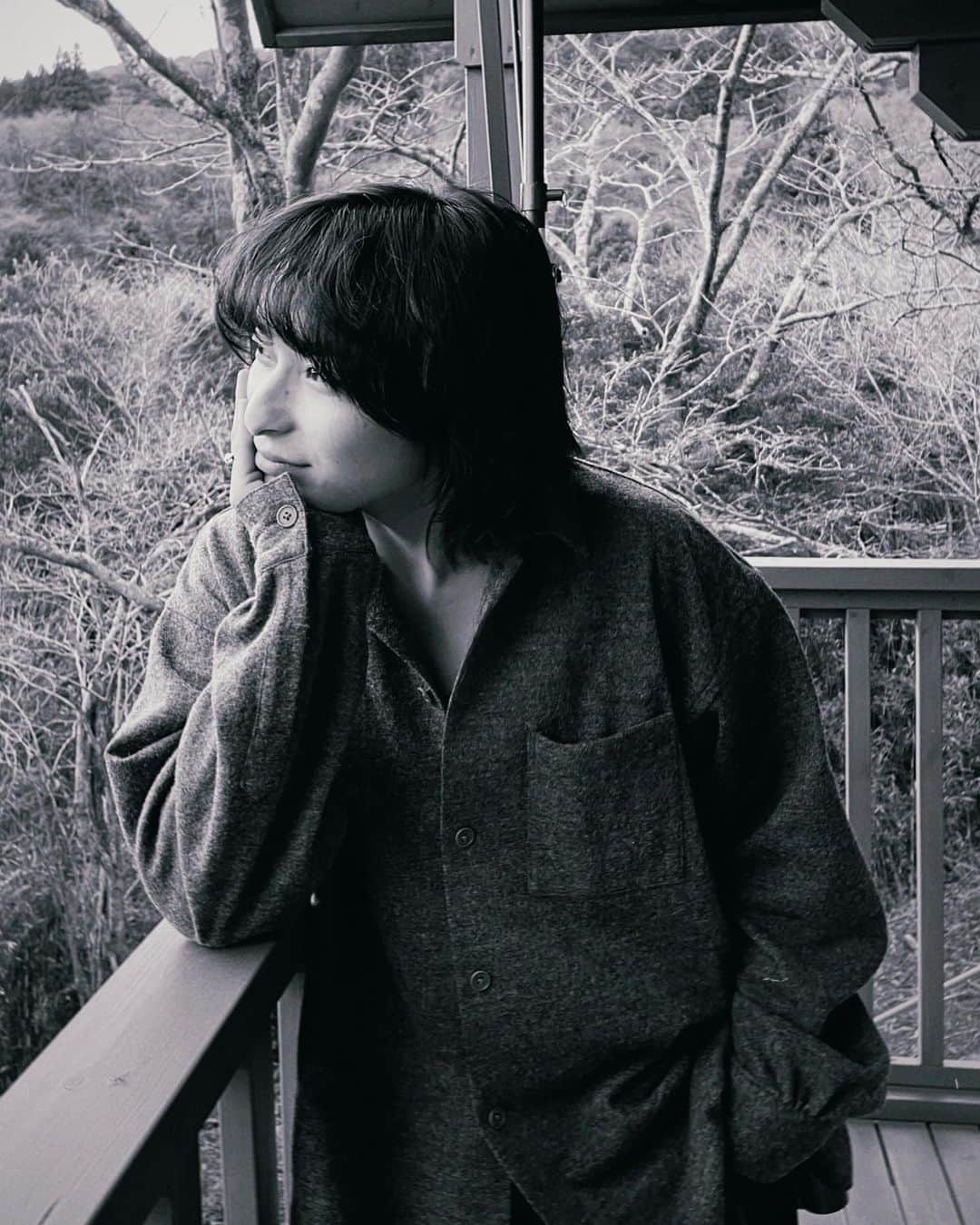 上野一稀のインスタグラム：「・ side. ・ 今日響いた言葉  In the middle of difficulty lies opportunity. （困難の中に好機がある。） ・ ・ ・ ・ ・ ・ ・ ・ ・ ・ ・ #メンズファッションコーデ #メンズファッションコーディネート #モノクロ #モノクロの世界 #monochrome #横顔 #韓国ファッションコーデ #韓国ファッションメンズ #韓国ファッショントレンド #ストリートファッション #ストリートコーデ #ストリート系男子」