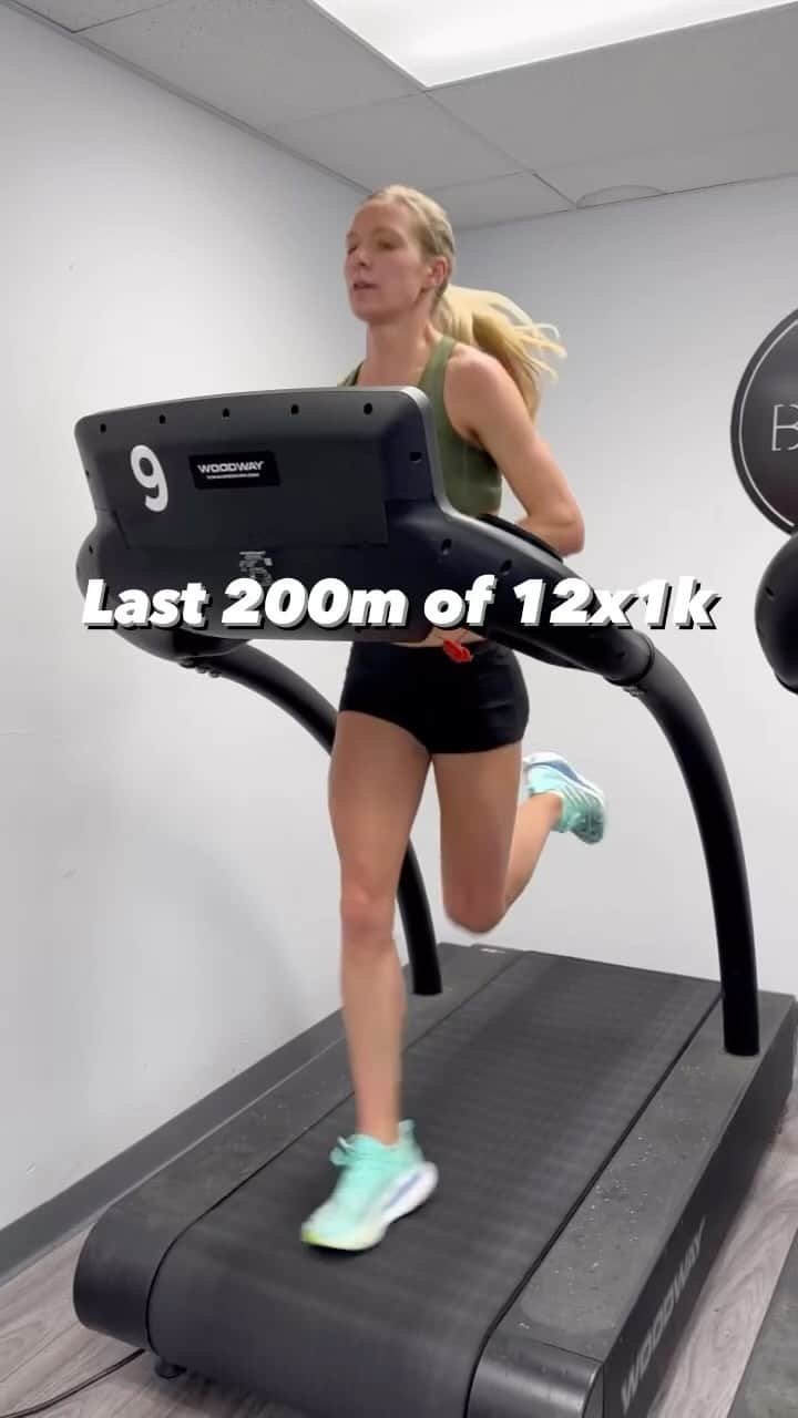 エマ・コバーンのインスタグラム：「All of the Ks I ran befoorrreeee 🎶 last one best one, also maybe most boring one? Looks like I’m running with my eyes closed here 🤷🏼‍♀️   #treadmill #workout #track #running #taylorswift #allofthegirlsyoulovedbefore」