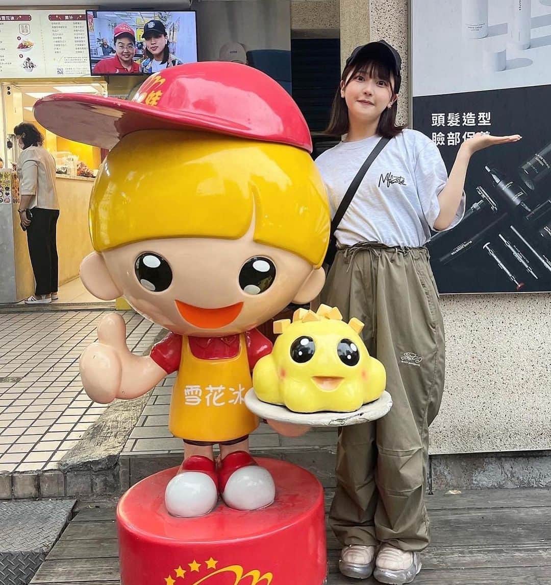 のインスタグラム：「姉げとの旅行の思い出写真いっぱいあるから載せてっちゃいます これは初対面マブとの2ショ YouTubeもあげるから見てね🍨」