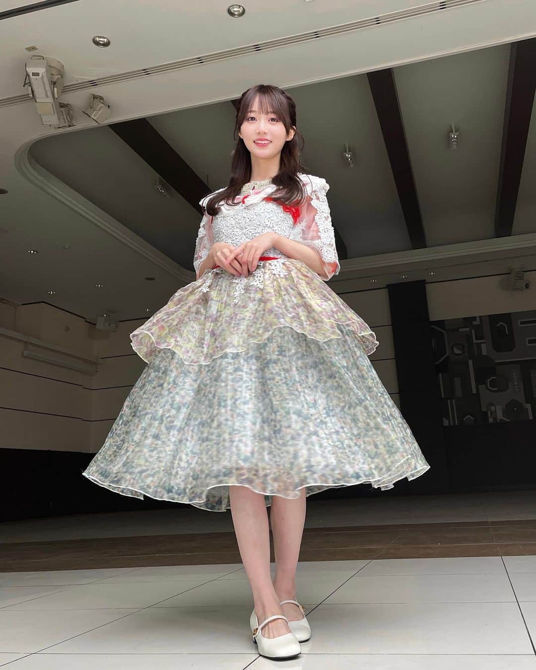 のインスタグラム：「❤︎  ｢ さざ波は戻らない ｣の衣装 お花柄のスカートがふわふわ💐 踊るともっとかわいい ❤︎  #乃木坂46 #矢久保美緒 #miogram #乃木坂衣装図鑑 #さざ波は戻らない」