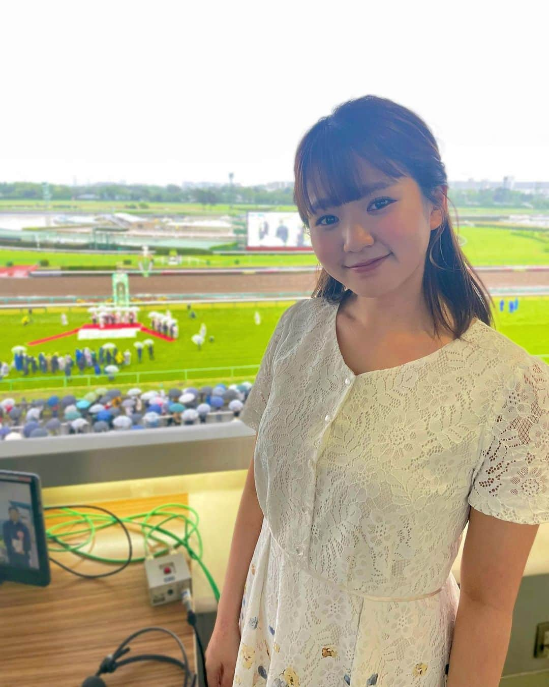 冨田有紀さんのインスタグラム写真 - (冨田有紀Instagram)「🐴 今週もウイニング競馬、ありがとうございました✨雨の中でも熱気がすごかったあ...！！ 来週からは東京開催です！ その前に明日は皐月賞🌱🍃🍀 楽しみですね♡  #テレビ東京 #テレ東 #ウイニング競馬 #中山競馬場 #中山グランドジャンプ #皐月賞 #阪神競馬場 #アーリントンカップ #福島競馬場 #ラジオ福島賞  #競馬 🐎🌻 #トミタイム コーナー始まりました🥹🍊」4月15日 22時38分 - _yuki_tomita_