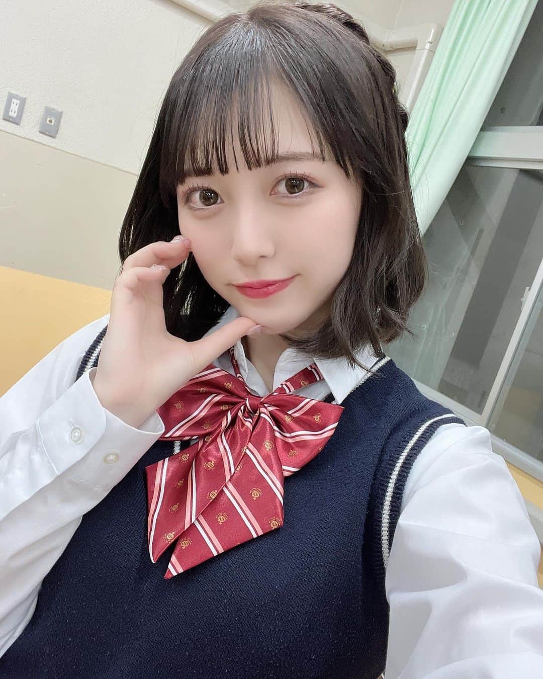 のインスタグラム：「放課後の遊び場といえばどこだった？？  りんはサイゼかガストに通いつめてた( ´•ᴗ•ก )  ・ ・   #idol  #japaneseidol  #jamscollection  #like  #selfie  #followme  #school  #highschool  #jk  #schoolfashion   #アイドル #ジャムズ #保科凜 #制服  #制服コーデ  #自撮り  #自撮り女子」