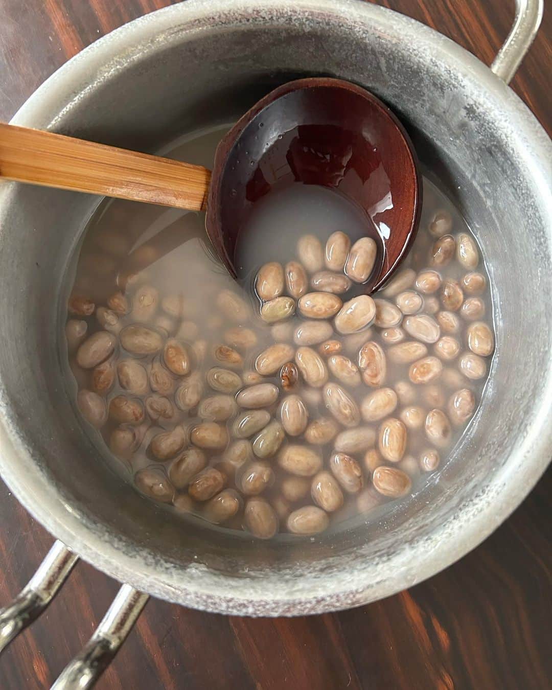 中岡由佳さんのインスタグラム写真 - (中岡由佳Instagram)「❇︎ 沖縄から届いた生のうずら豆を丁寧にアクを取り塩茹で。甘い味付けのものよりたくさん食べられる。サラダに添えて食べよう🥗 #cooking」4月15日 22時47分 - yuka_nakaoka