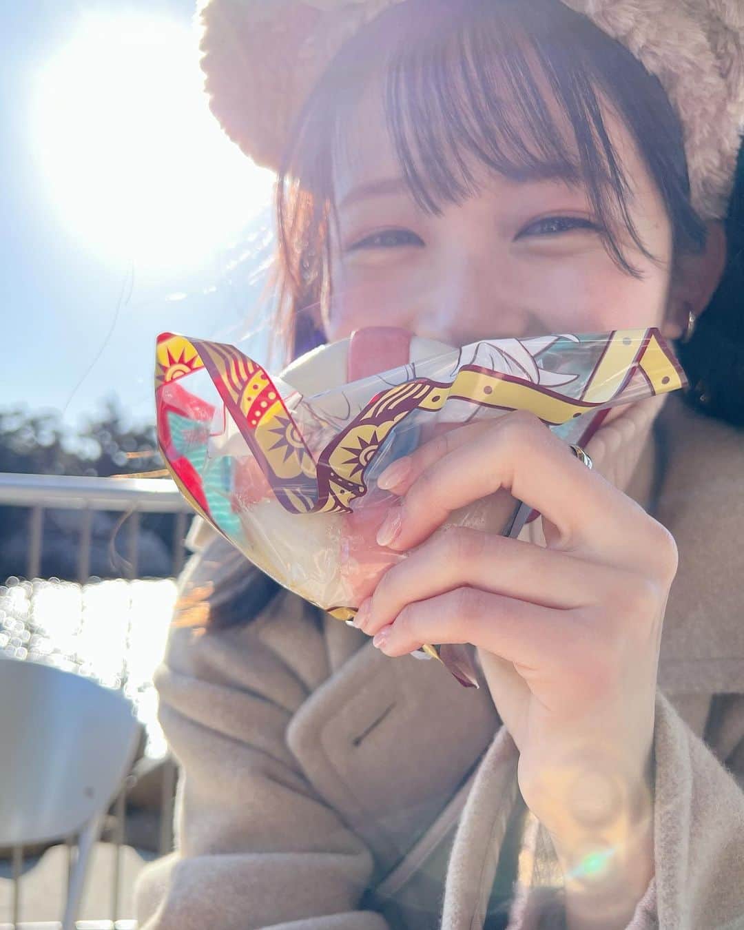 久間田琳加のインスタグラム：「とりあえずうきわまん食べちゃうの🛟🤍」
