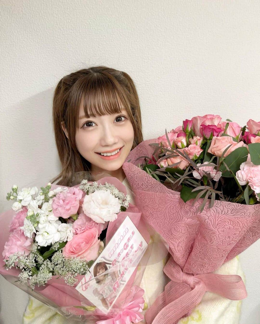 坂本夏海さんのインスタグラム写真 - (坂本夏海Instagram)「お花は幸せな気持ちなるね💐🌼🌷🌸」4月15日 22時55分 - _nami_sakamoto