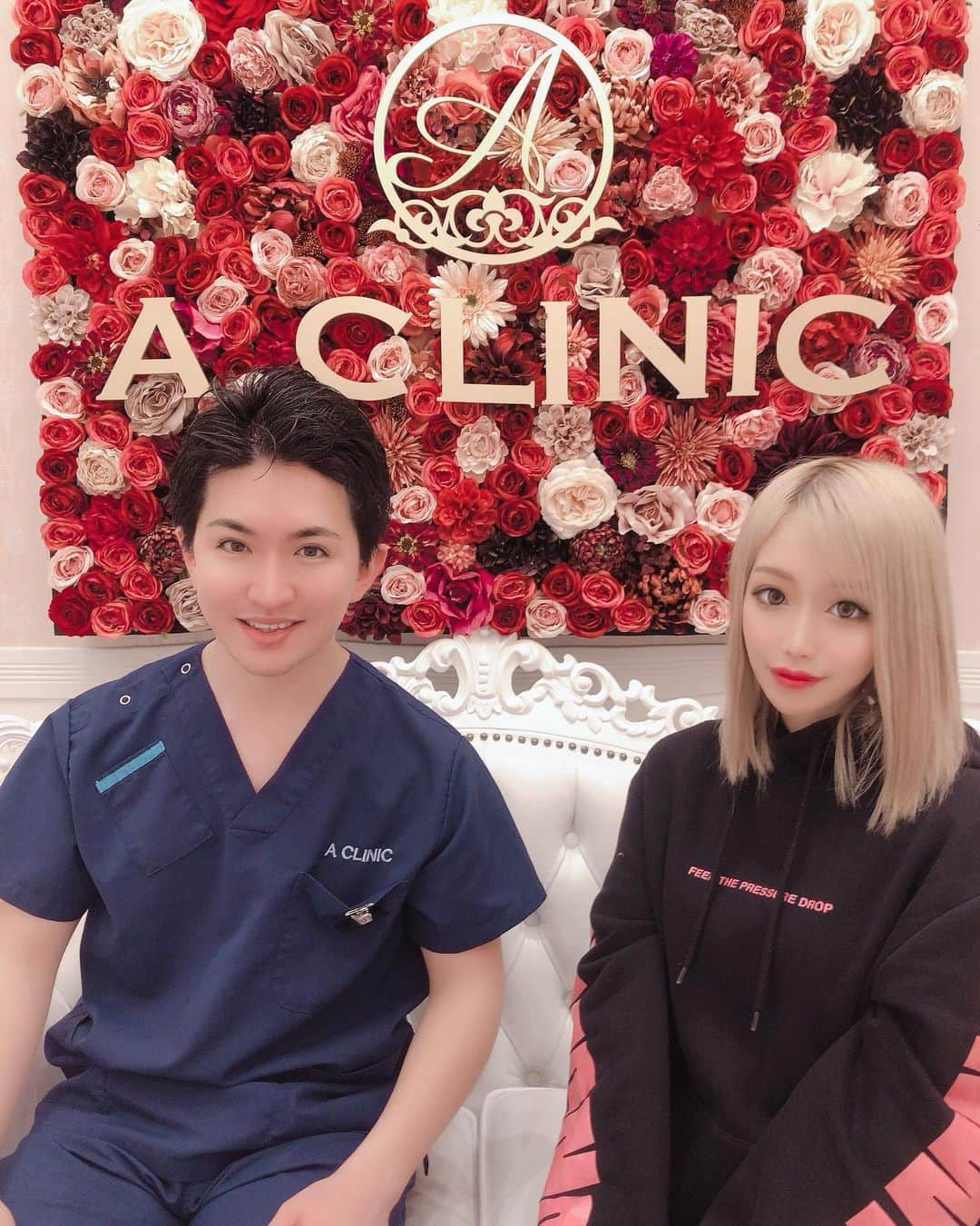 三上絵梨華さんのインスタグラム写真 - (三上絵梨華Instagram)「Aクリニック池袋店 @a_clinic_ikebukuro の 柚﨑さん @aclinic_yuzaki に A式鼻先シャープ術を受けてもらったよ🩵  顔の中でいちばんコンプレックスだったまるっこい鼻が 自然にシャープになって大満足だったあ🩷 もう少したったらむくみもなくなるから完成が楽しみ🤩 痛みもダウンタイムもほとんどないから当日から化粧OKなの嬉しいよね！  院内はすごく綺麗で清潔的で カウンセリングから施術、術後まで丁寧✨️ スタッフさん一人一人が最後まで気づかってくださって 院長さんも気さくで優しくて 施術も完璧にこなしてくださいました🌟  次はAスレッドやってみたい〜👩‍🦳  #a式鼻先シャープ術 #鼻先革命 #aclinic #aclinic銀座 #aclinic横浜 #aclinic新宿 #aclinic名古屋  #aclinic大阪 #aclinic福岡 #aclinic池袋 #aclinic仙台 #aクリニック #エークリニック #美容外科 #鼻整形 #横顔美人 #鼻美人 #柚崎一輝」4月15日 22時55分 - erikasamaaaaa