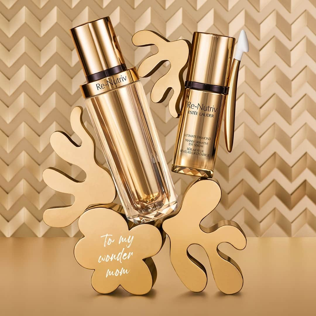 エスティローダーさんのインスタグラム写真 - (エスティローダーInstagram)「Gift from the heart with luxury gifts Mom will love 💛 #ReNutriv Ultimate Diamond Serums are an indulgent #skincare pair that help you achieve more radiant, #DiamondBrilliant skin. Tap to shop now!」4月15日 23時00分 - esteelauder