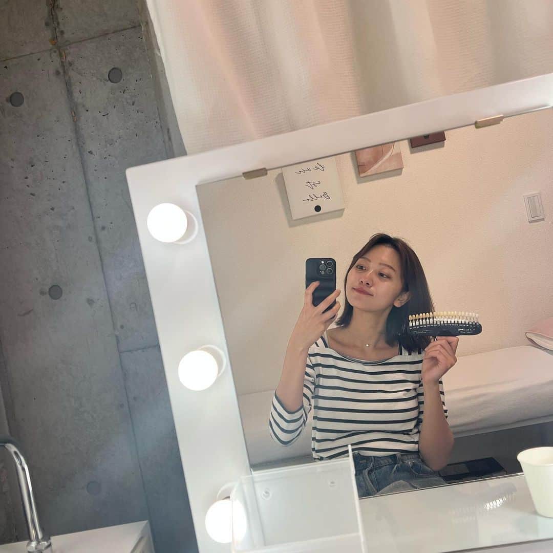 工藤綾乃のインスタグラム：「久しぶりにホワイトニングしてきました！ @platinum_beauty_shinjuku のプレミアムホワイトニング！ 歯が白くなると自然と笑顔になりますね💪」