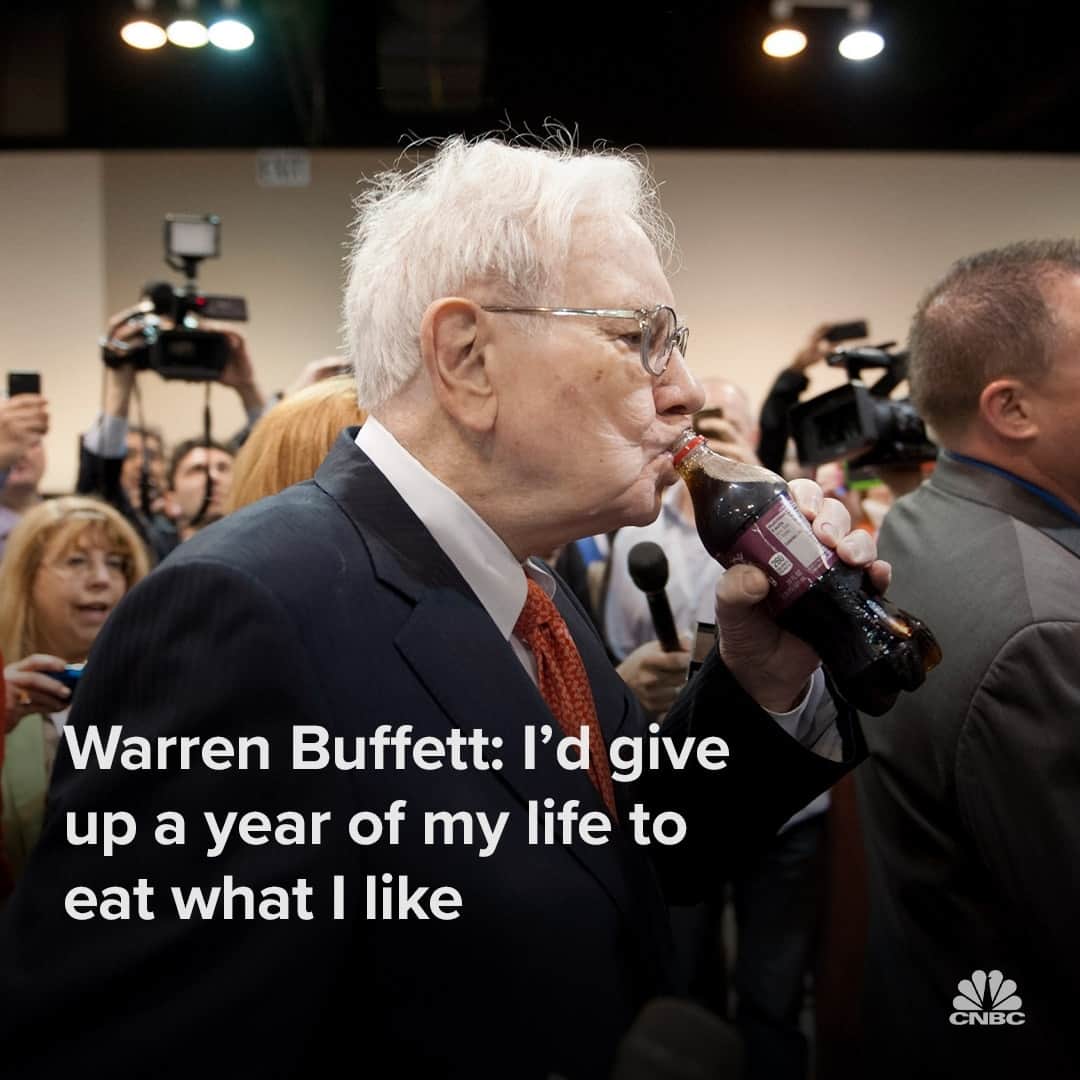 CNBCのインスタグラム：「Warren Buffett said he’s happiest when eating desert and drinking Coke — and would give up a year of his life to keep doing so.⁠ ⁠ The 92-year-old, with a diet that famously consists of junk food and sugary beverages, said it would hypothetically be better to lose a year in his life than to eat foods considered healthier. The Berkshire Hathaway chairman and CEO is known for, among other habits, stopping at McDonald’s each day on the way to work for breakfast.⁠ ⁠ “I know all these people eat all these green things and everything,” he said. “But if somebody told me I would live an extra year if I ate nothing but broccoli and a few other things all my life instead of eating what I like to eat, I would say take the year off the end of my life and ... let me eat what I like to eat.”⁠ ⁠ Would you give up a year of your life to eat only the things you like? Full story at the link in bio.」