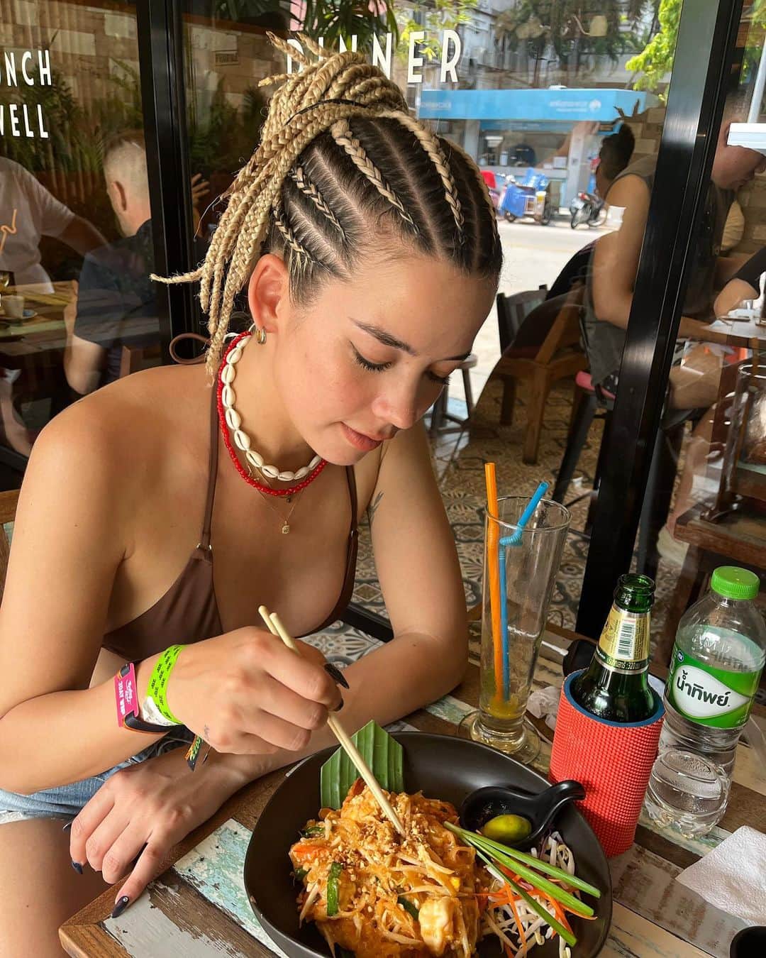 Satomi Biancaさんのインスタグラム写真 - (Satomi BiancaInstagram)「🛻⛱️🫔🇹🇭 　　 หาดพัทยา 🏖️ 　　 水かけ祭りの期間真っ最中だと知らず、いきなり街で水かけられまくってビックリした😂 (皆、街中で水鉄砲🔫やバケツでかけてくるのw)   　　 パタヤにあるjasmine Restaurantが凄く美味しかったなー🥢💕 　　   移動はTaxiよりもソンテウやモタサイの方がタイ感があっておススメ✌🏻🔥   　　 #thailand #🇹🇭 #pataya #patayabeach #songkran #travelphotography #travel #thailandtravel #bikini #swimwear #vacation #vacances #rolingloud  #タイ #海外旅行 #パタヤ #水着 #ビキニ #水かけ祭り #パタヤビーチ #コンビニ #トラベラー」4月16日 8時30分 - satobyyyy